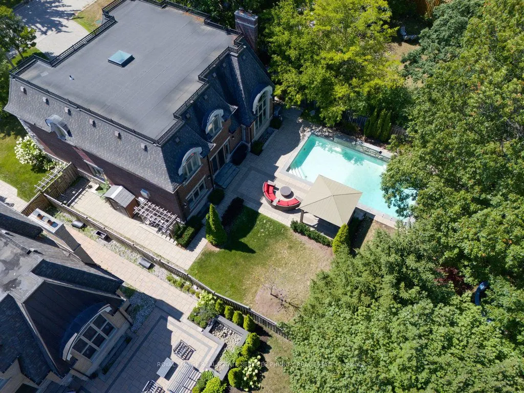 1569 Glenhill Crescent