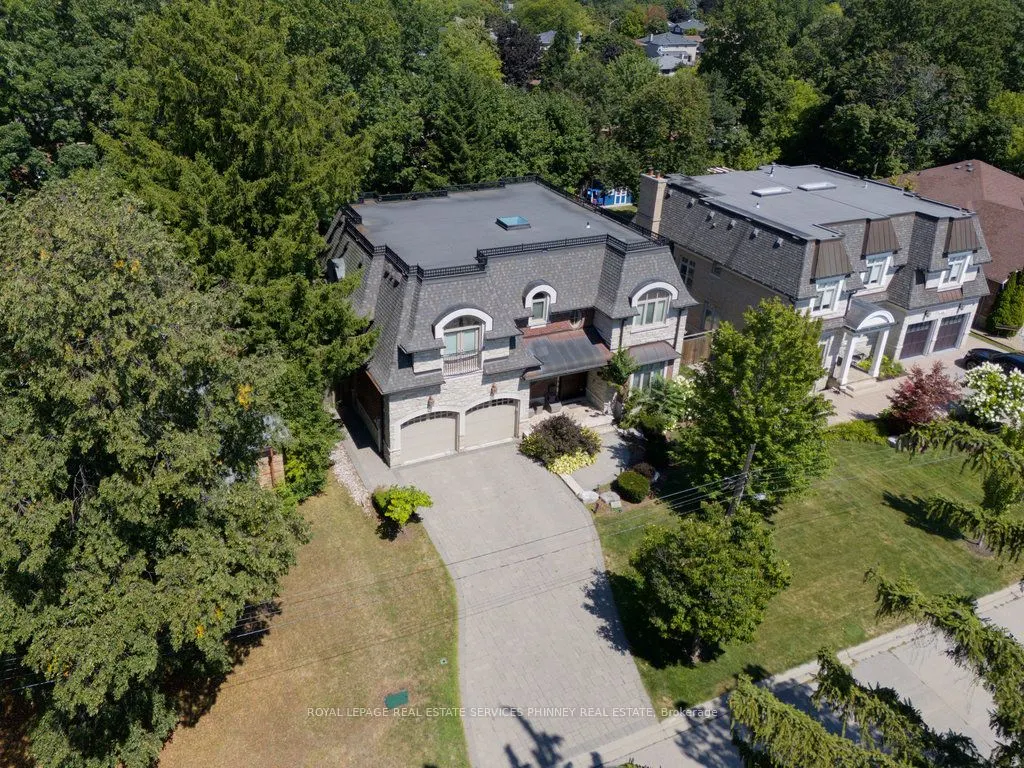 1569 Glenhill Crescent