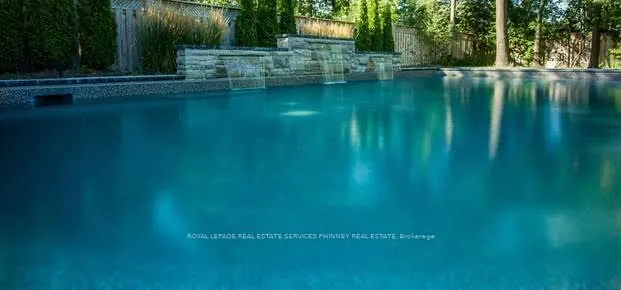 1569 Glenhill Crescent