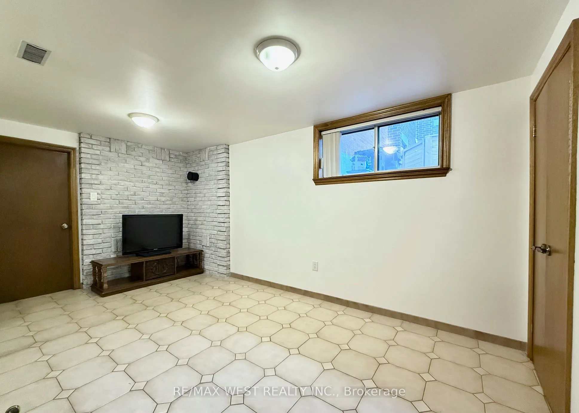 15 Newell Court, #BSMT