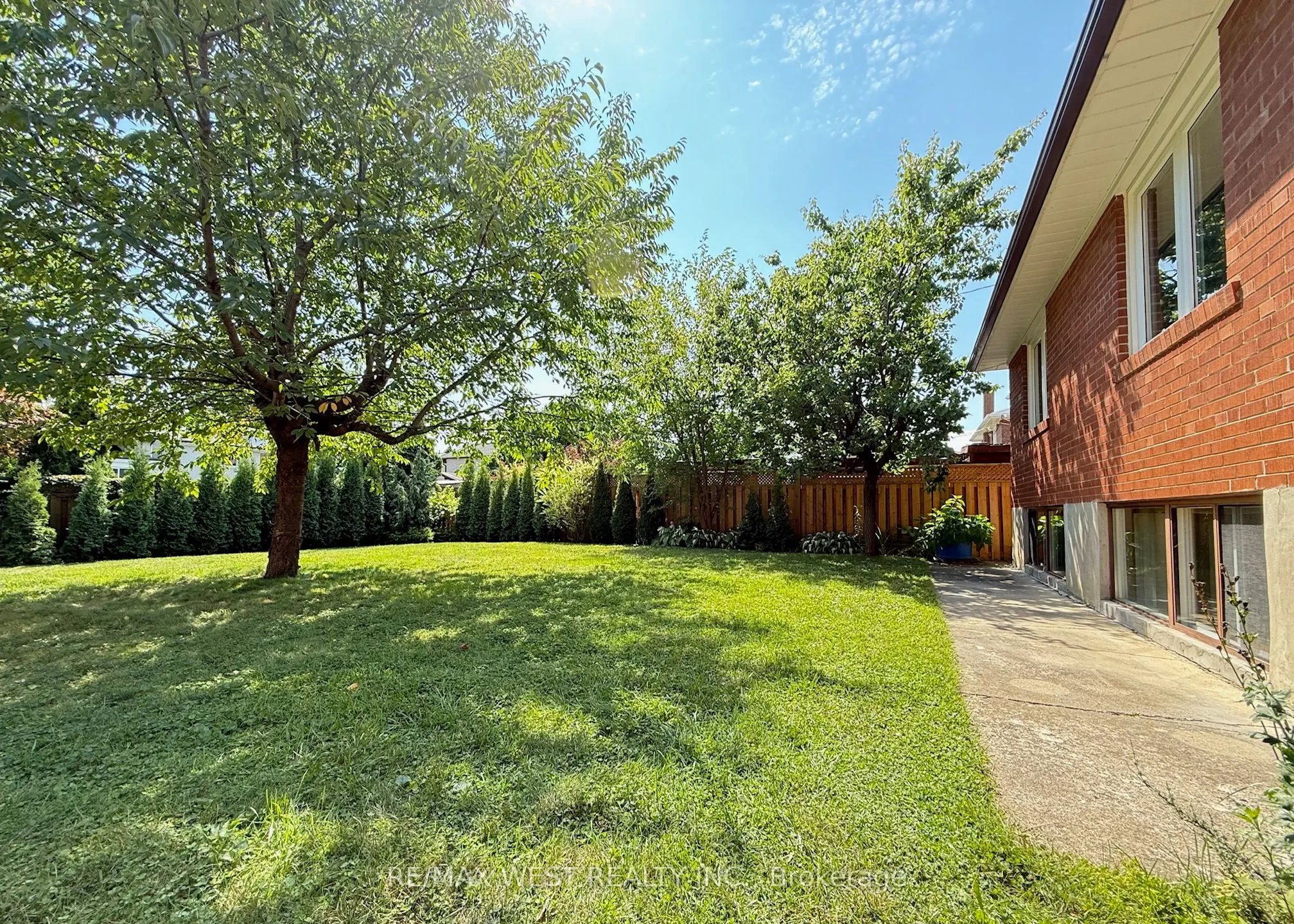 15 Newell Court, #BSMT