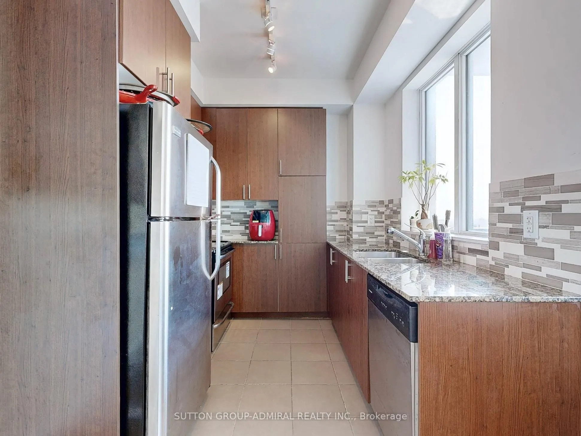 800 Lawrence Avenue W, #2017