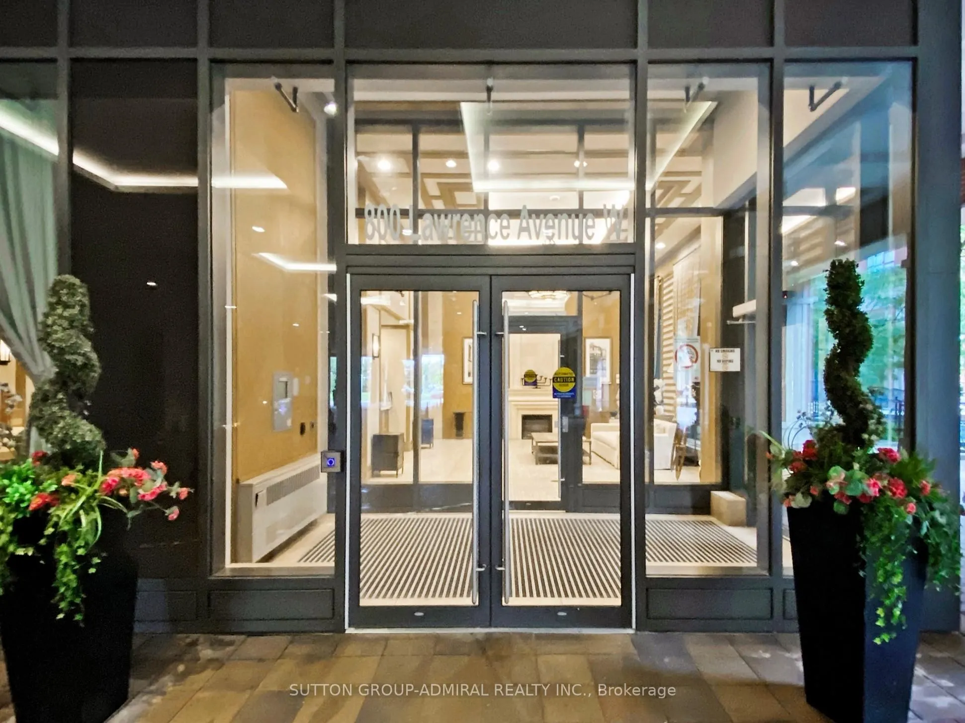 800 Lawrence Avenue W, #2017