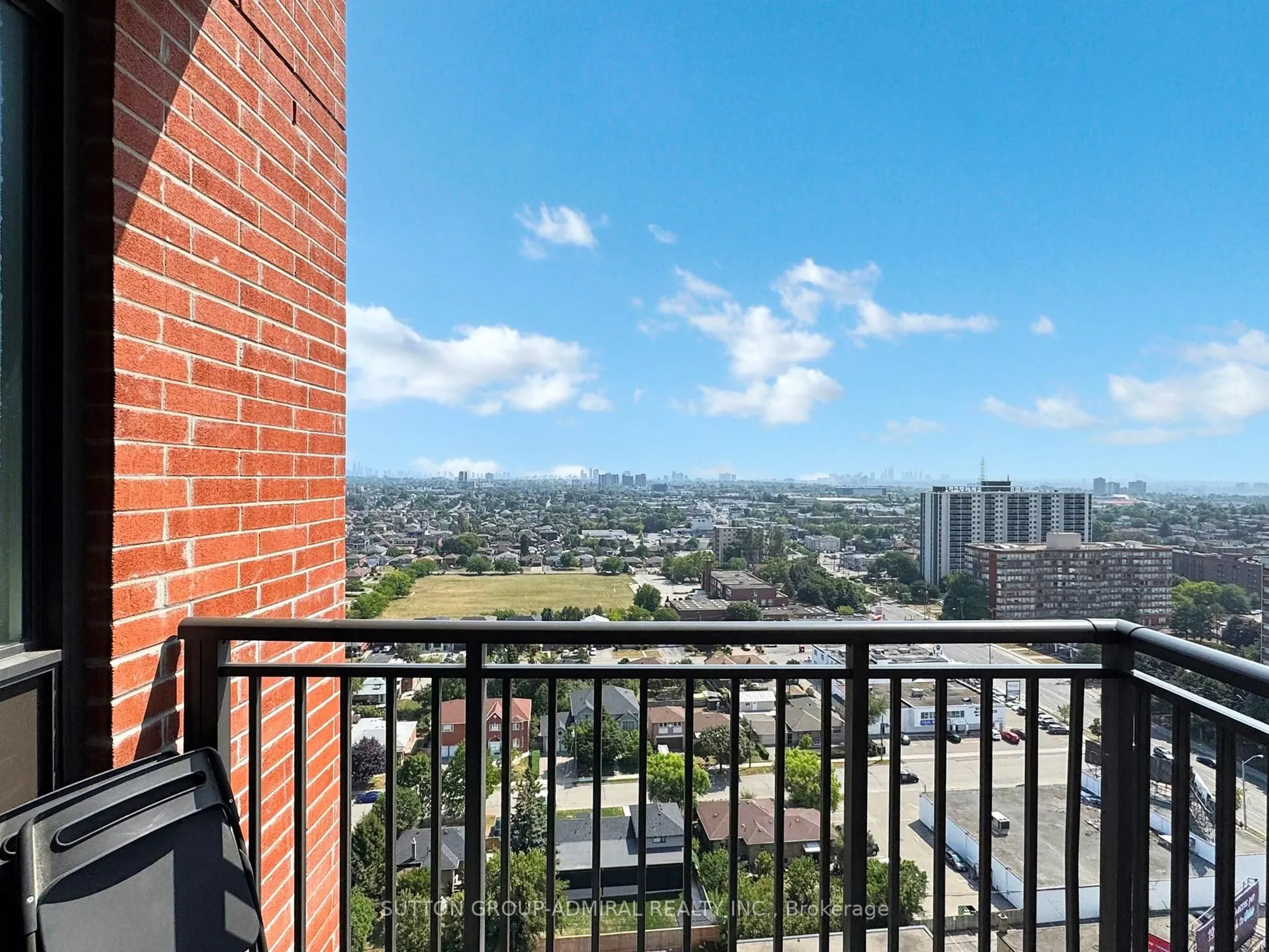 800 Lawrence Avenue W, #2017