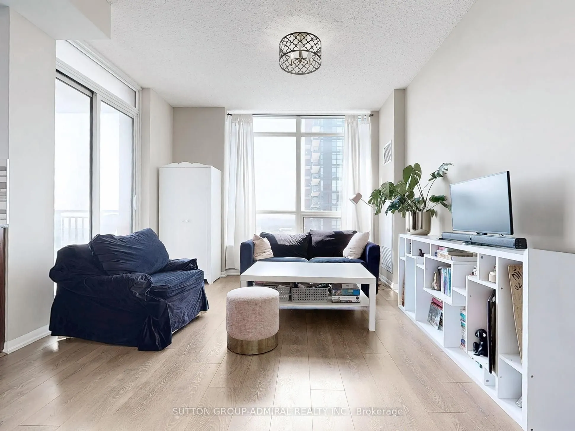 800 Lawrence Avenue W, #2017