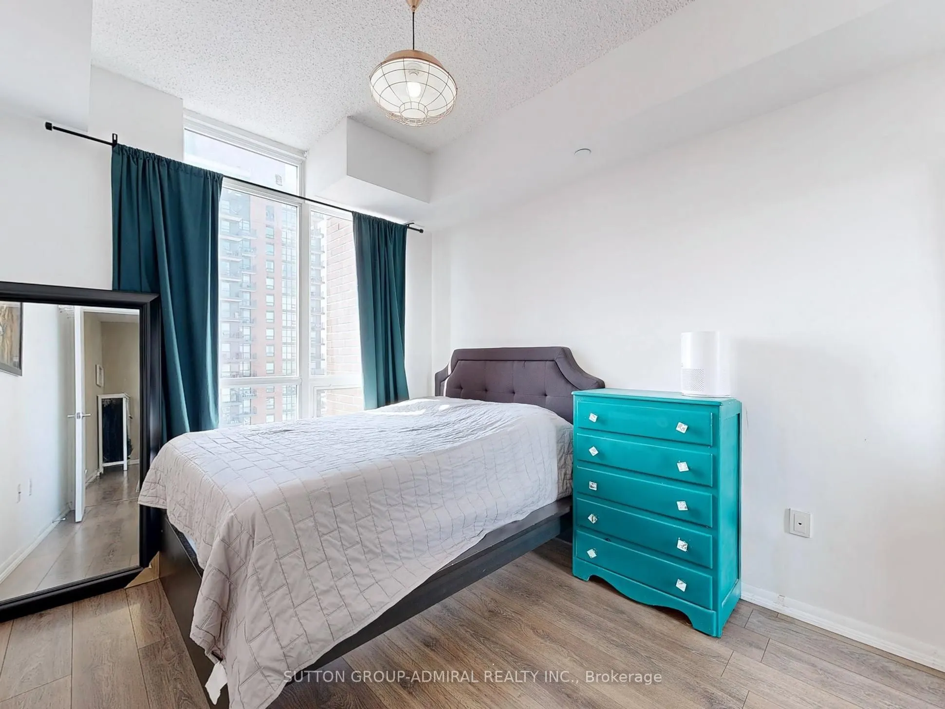 800 Lawrence Avenue W, #2017