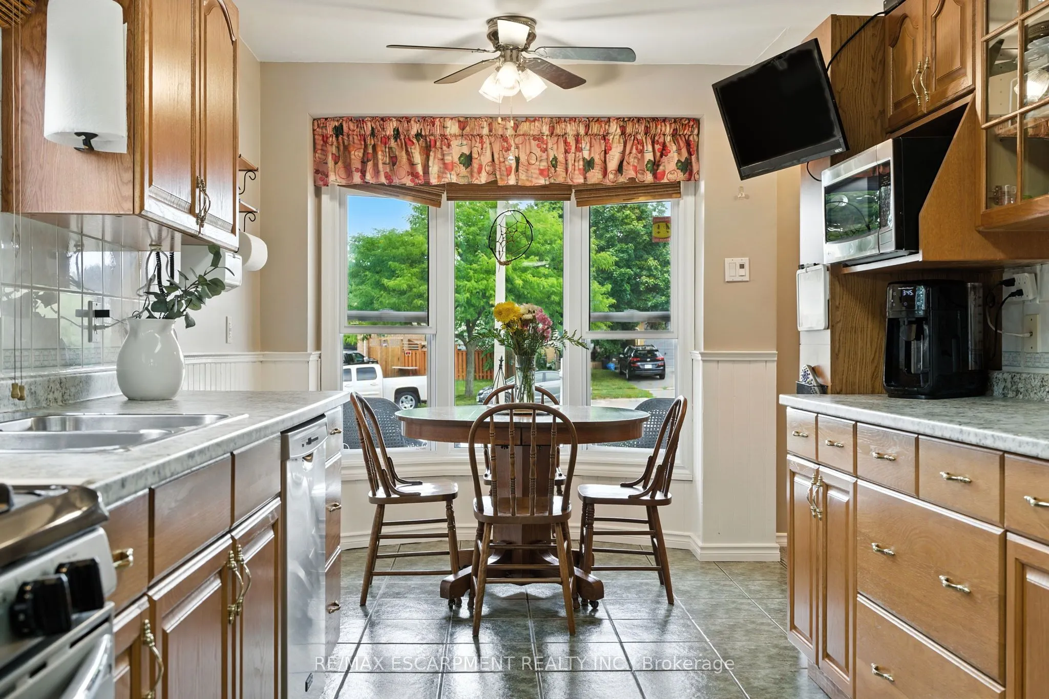 2194 Silverbirch Court