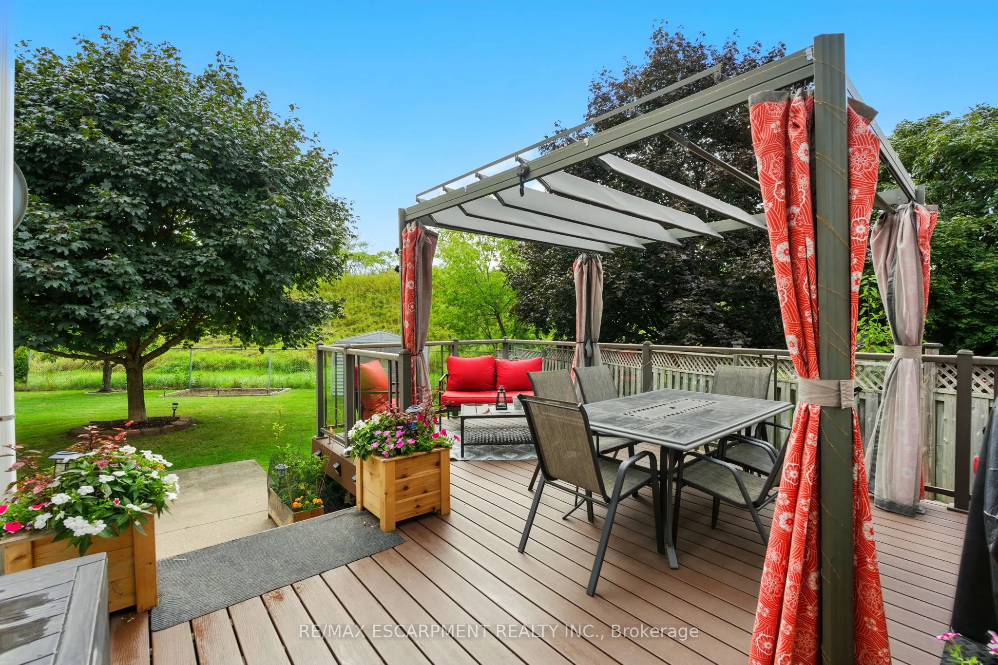 2194 Silverbirch Court