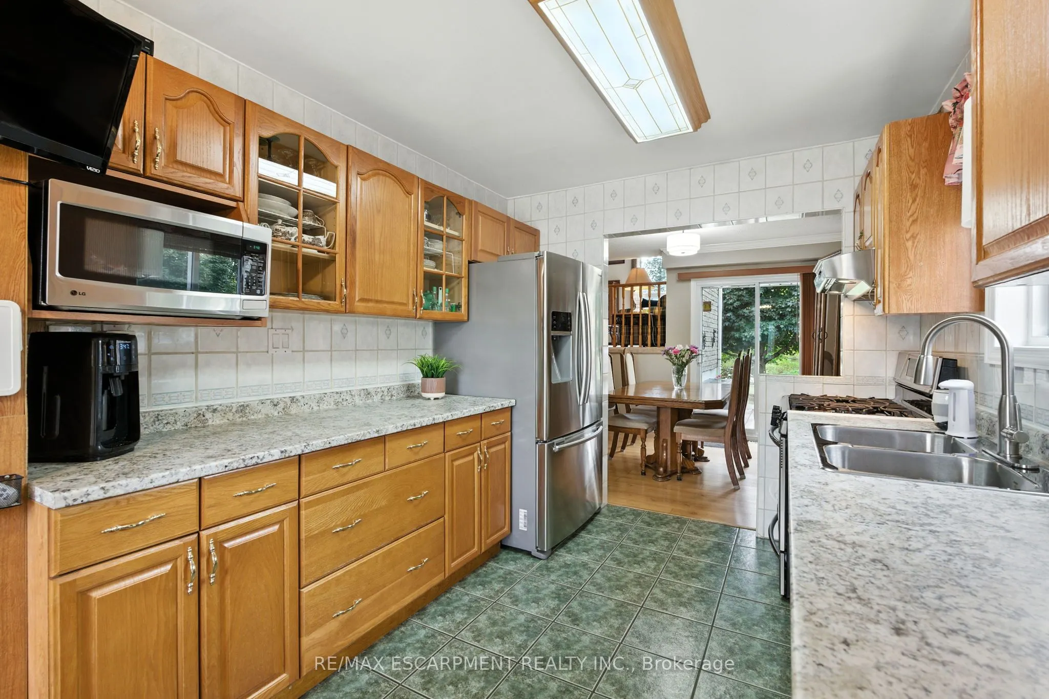 2194 Silverbirch Court