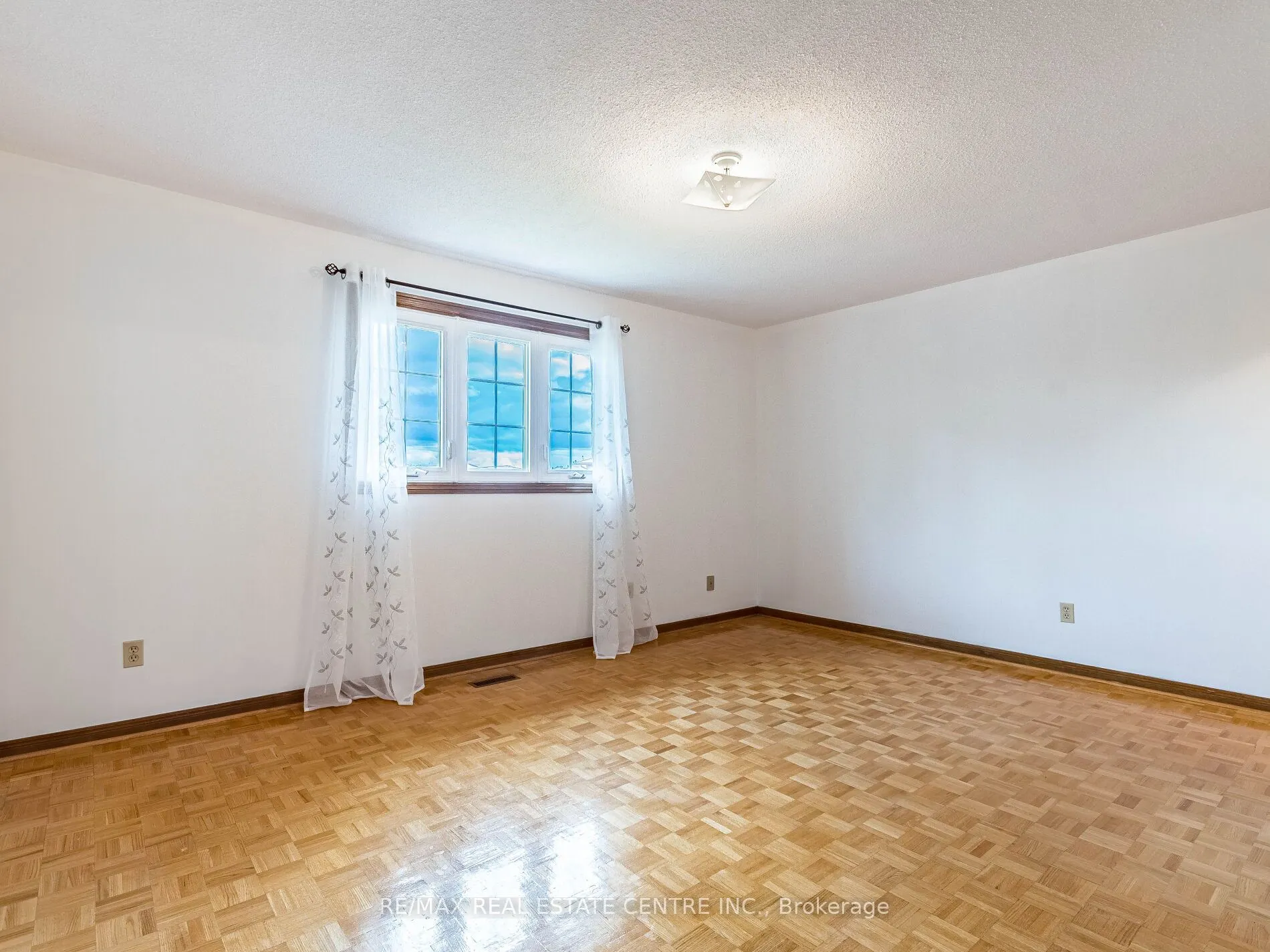 3137 Sunnyhill Drive
