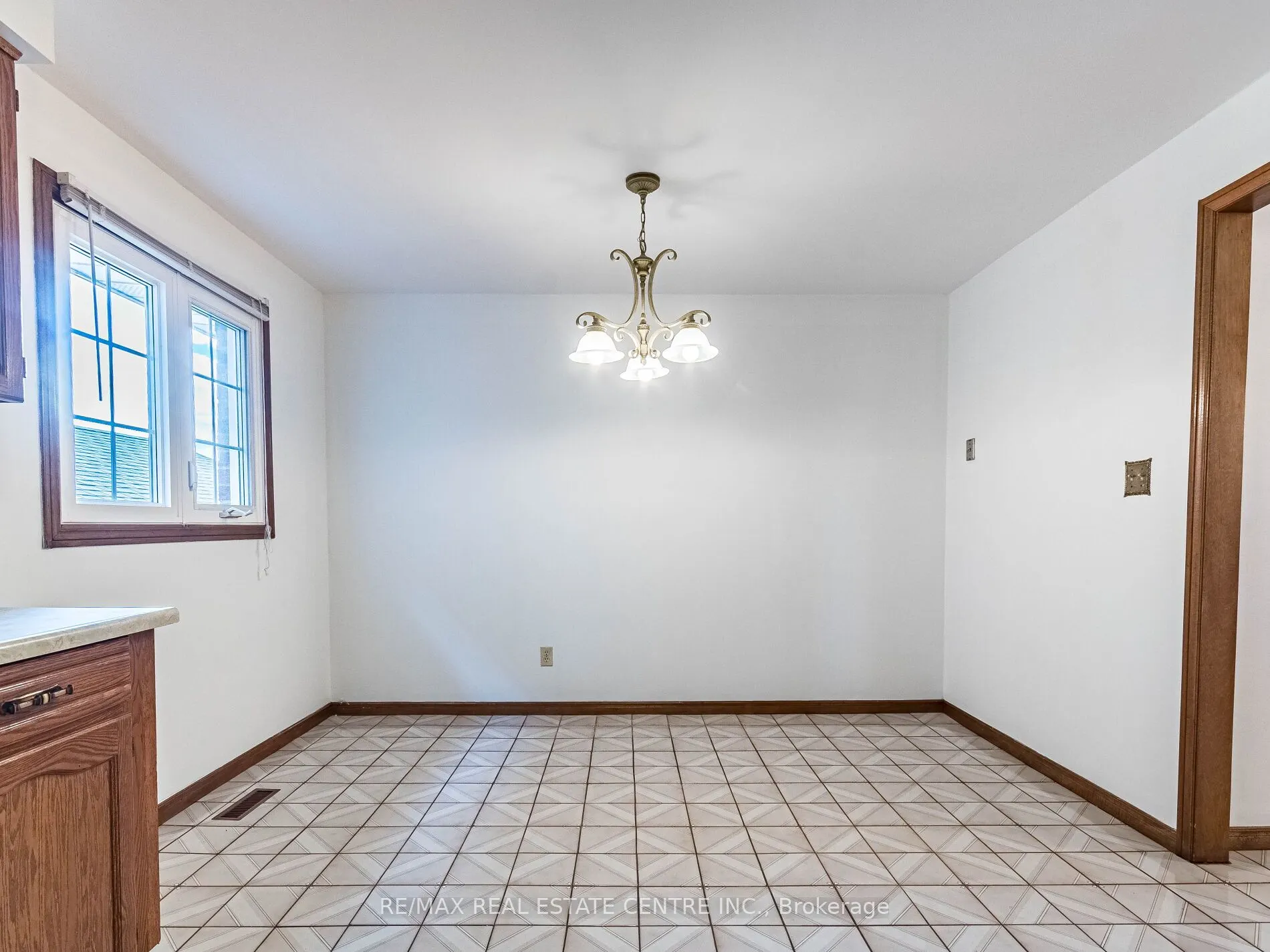 3137 Sunnyhill Drive