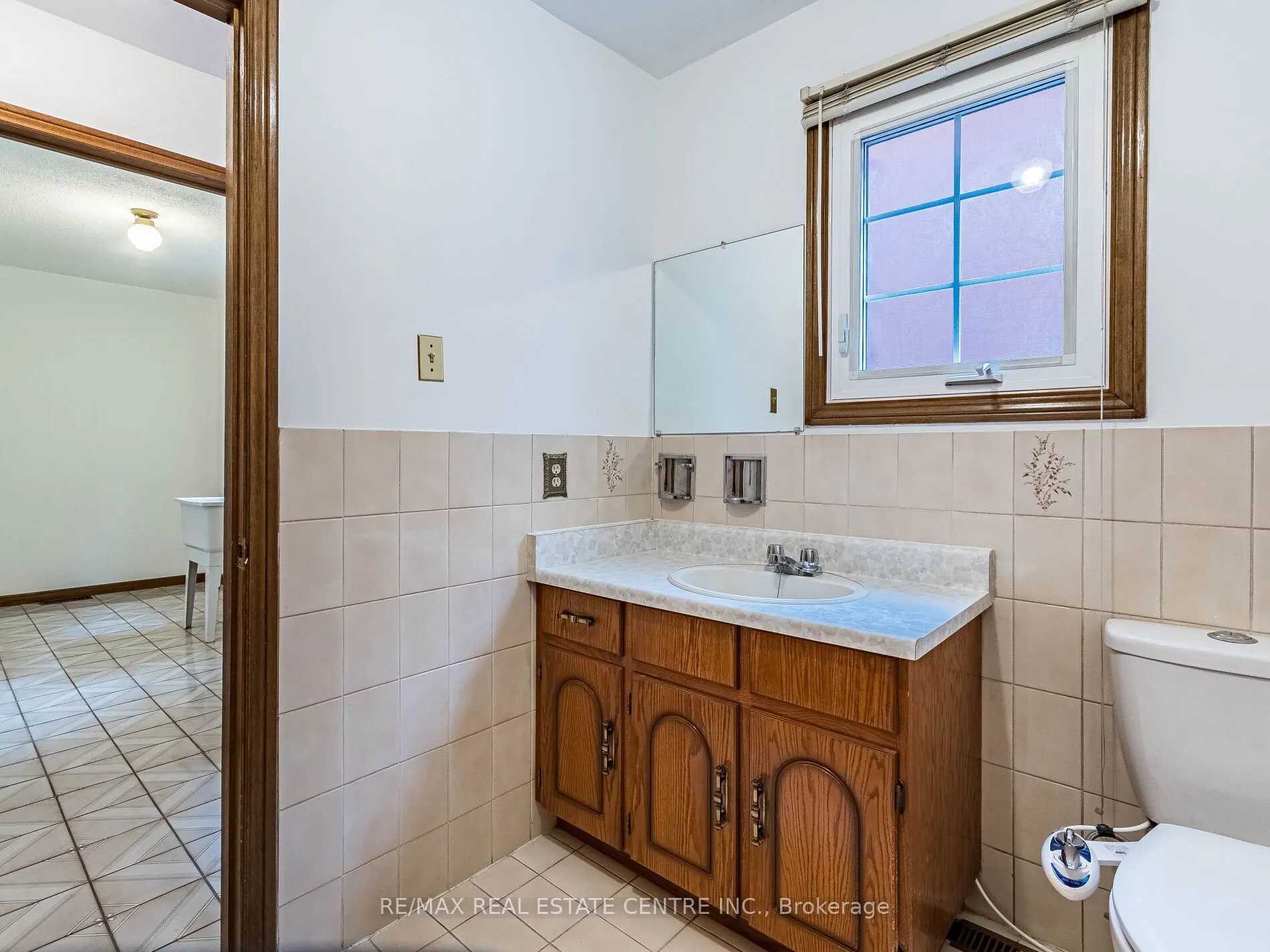 3137 Sunnyhill Drive