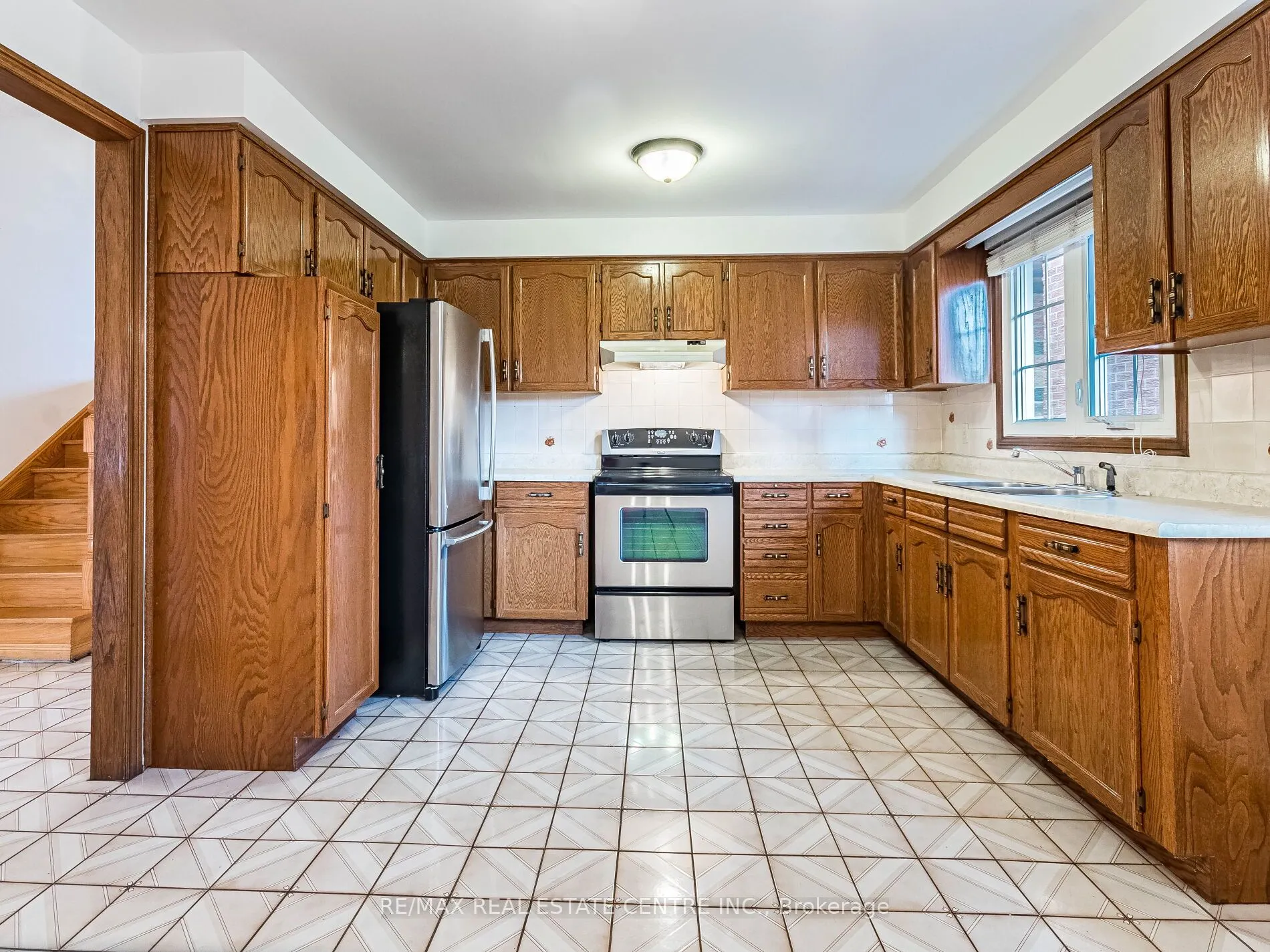 3137 Sunnyhill Drive