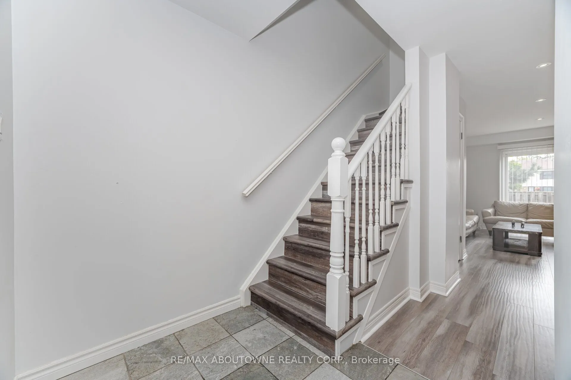 2779 Gananoque Drive, #27