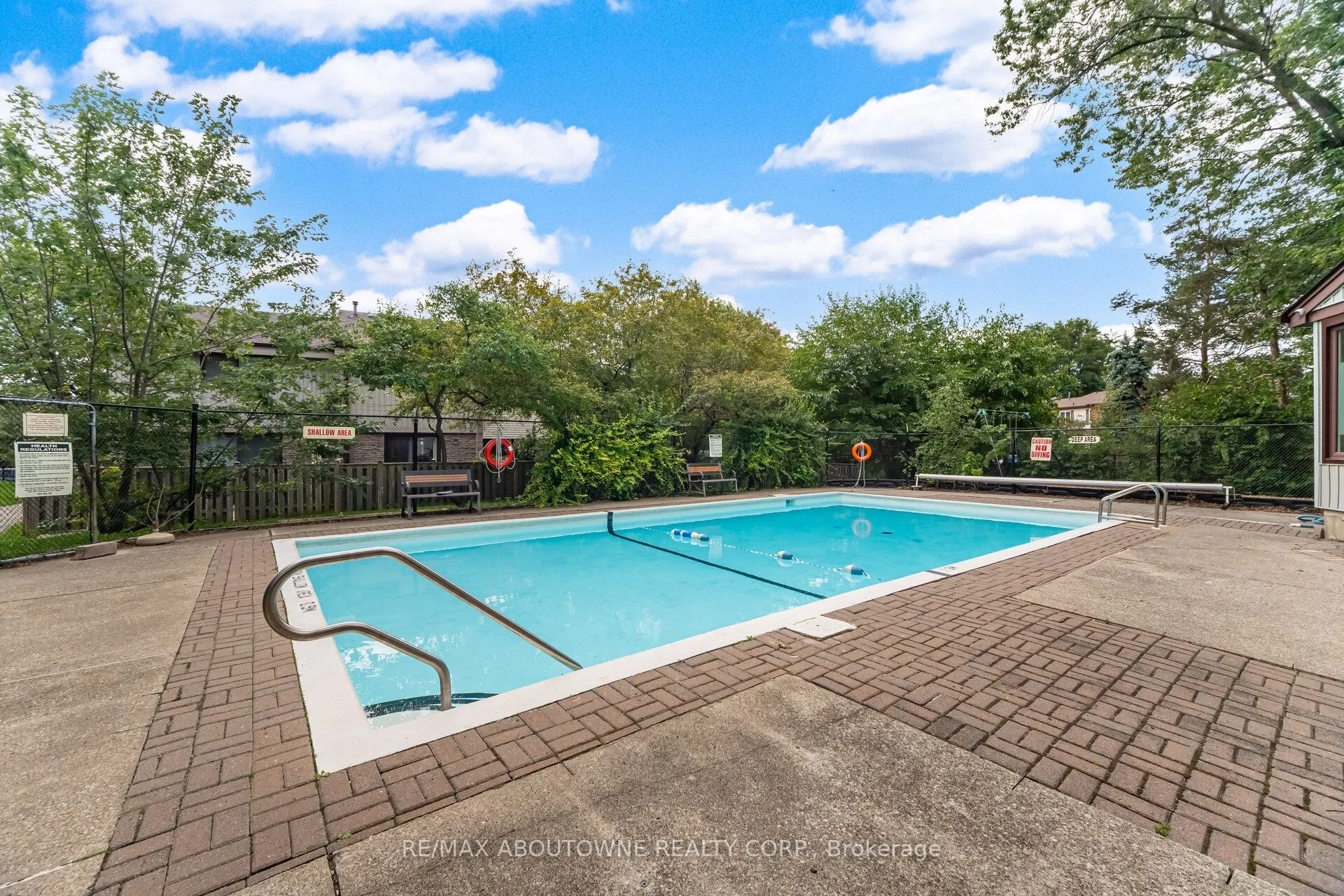 2779 Gananoque Drive, #27