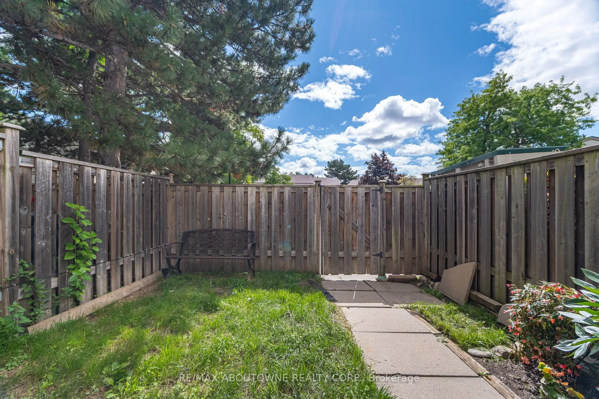 2779 Gananoque Drive, #27
