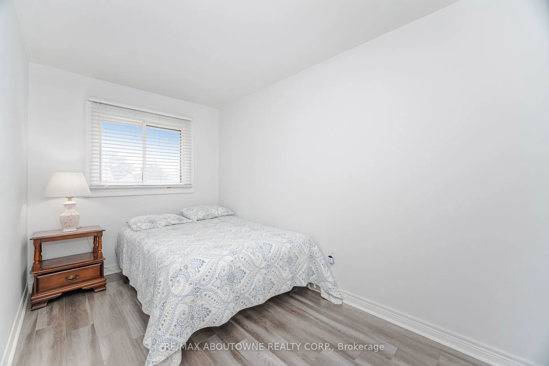 2779 Gananoque Drive, #27