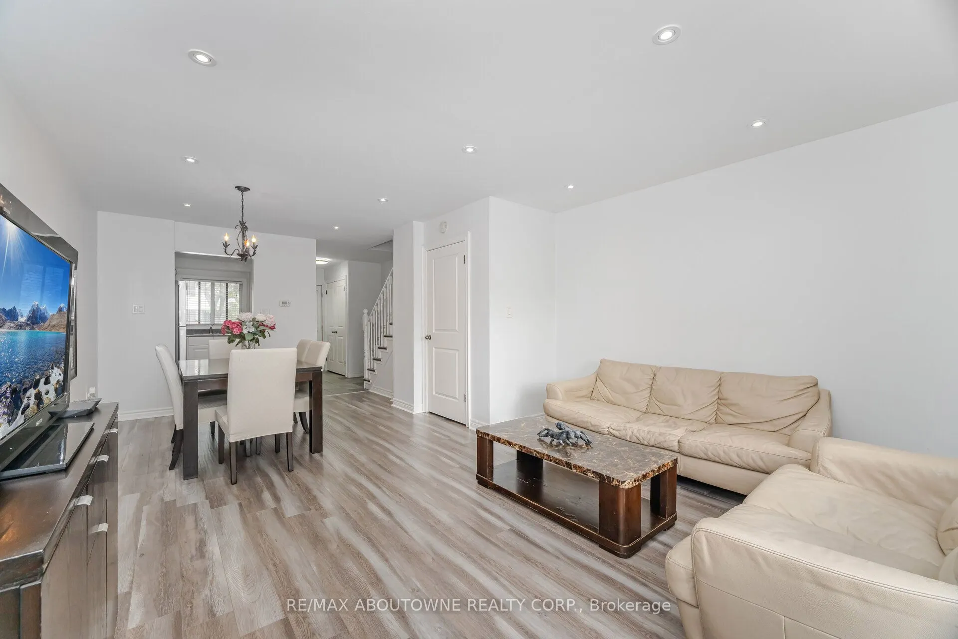 2779 Gananoque Drive, #27