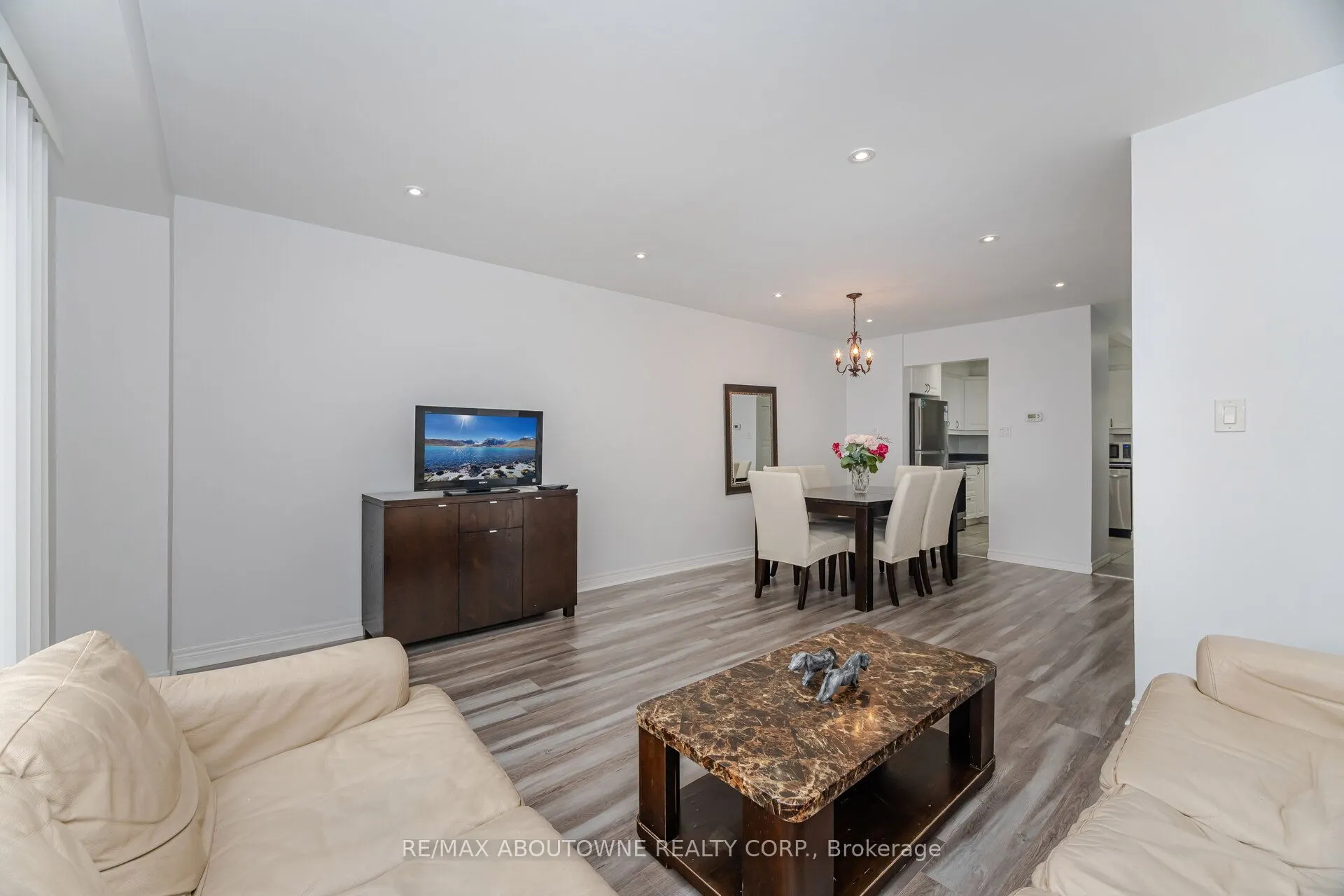 2779 Gananoque Drive, #27