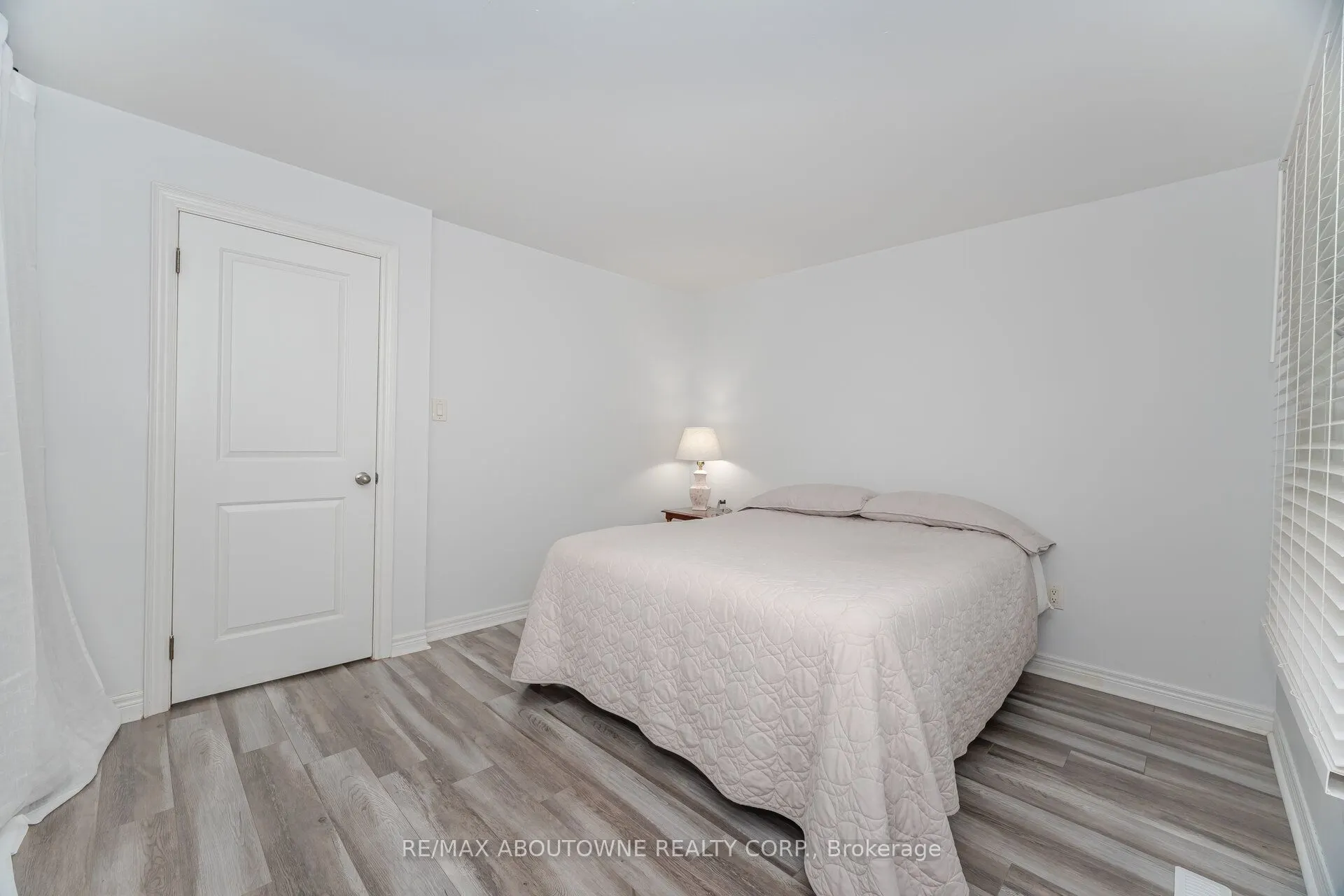 2779 Gananoque Drive, #27