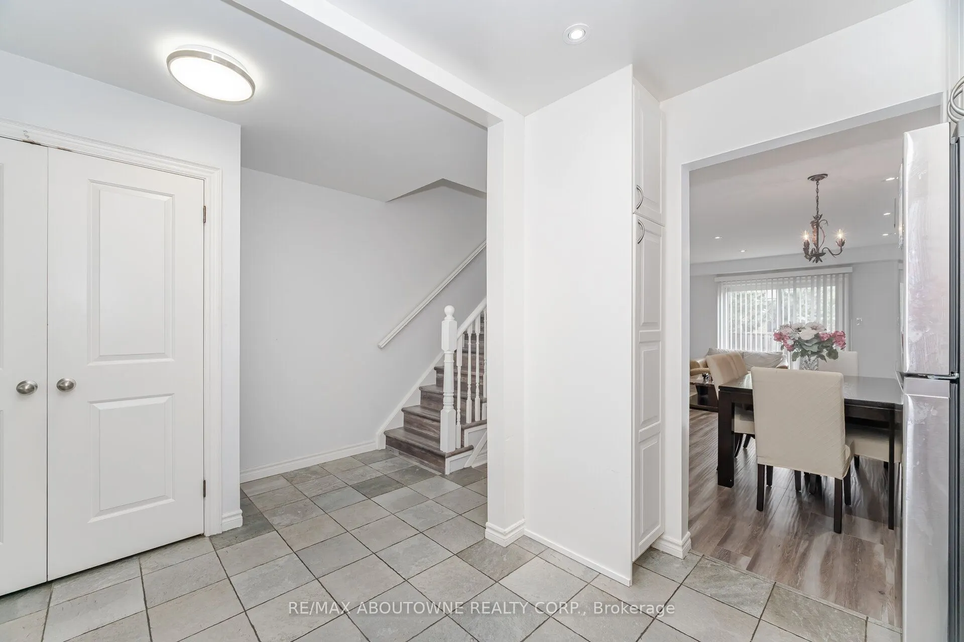2779 Gananoque Drive, #27