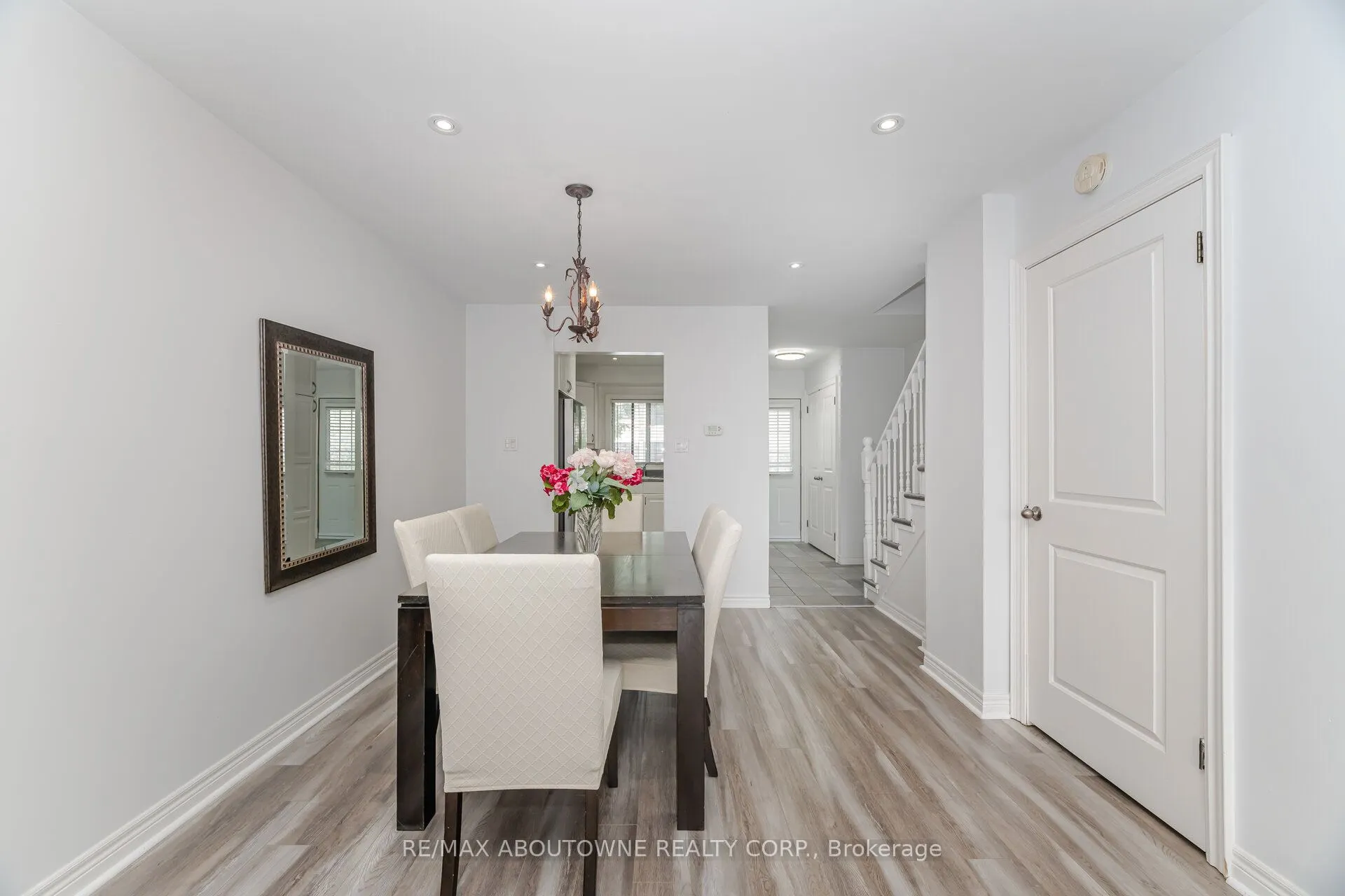 2779 Gananoque Drive, #27