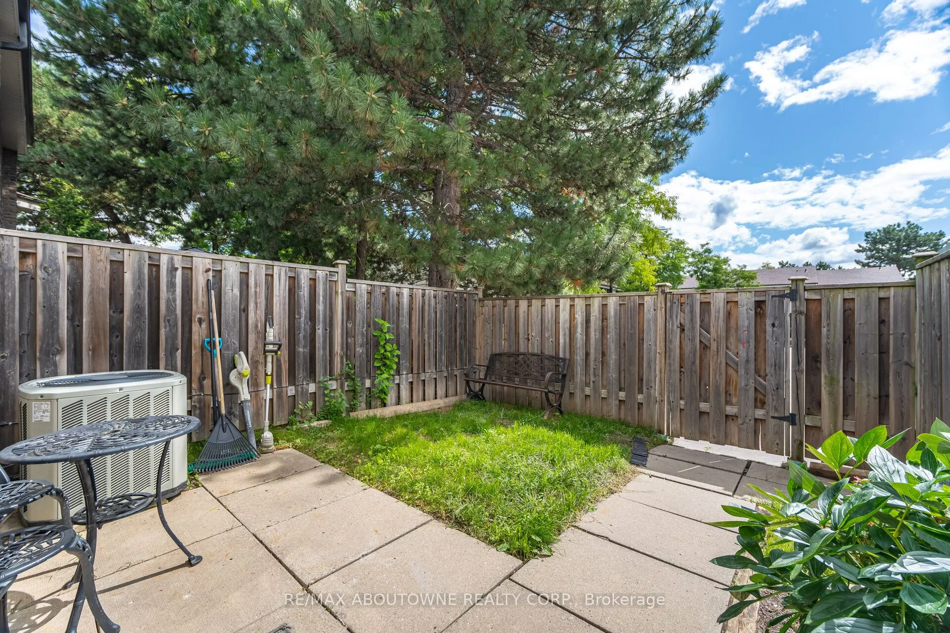2779 Gananoque Drive, #27