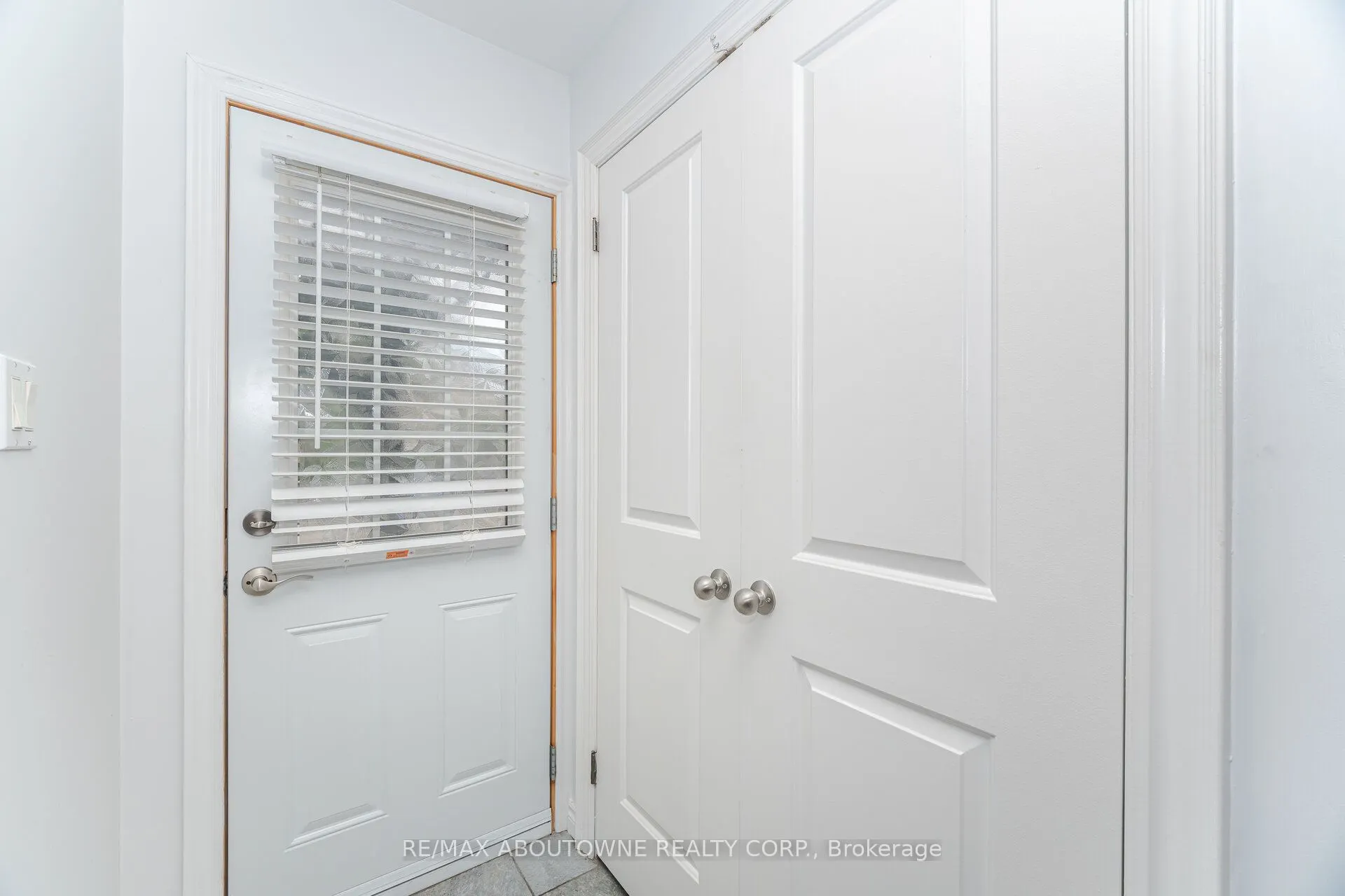2779 Gananoque Drive, #27