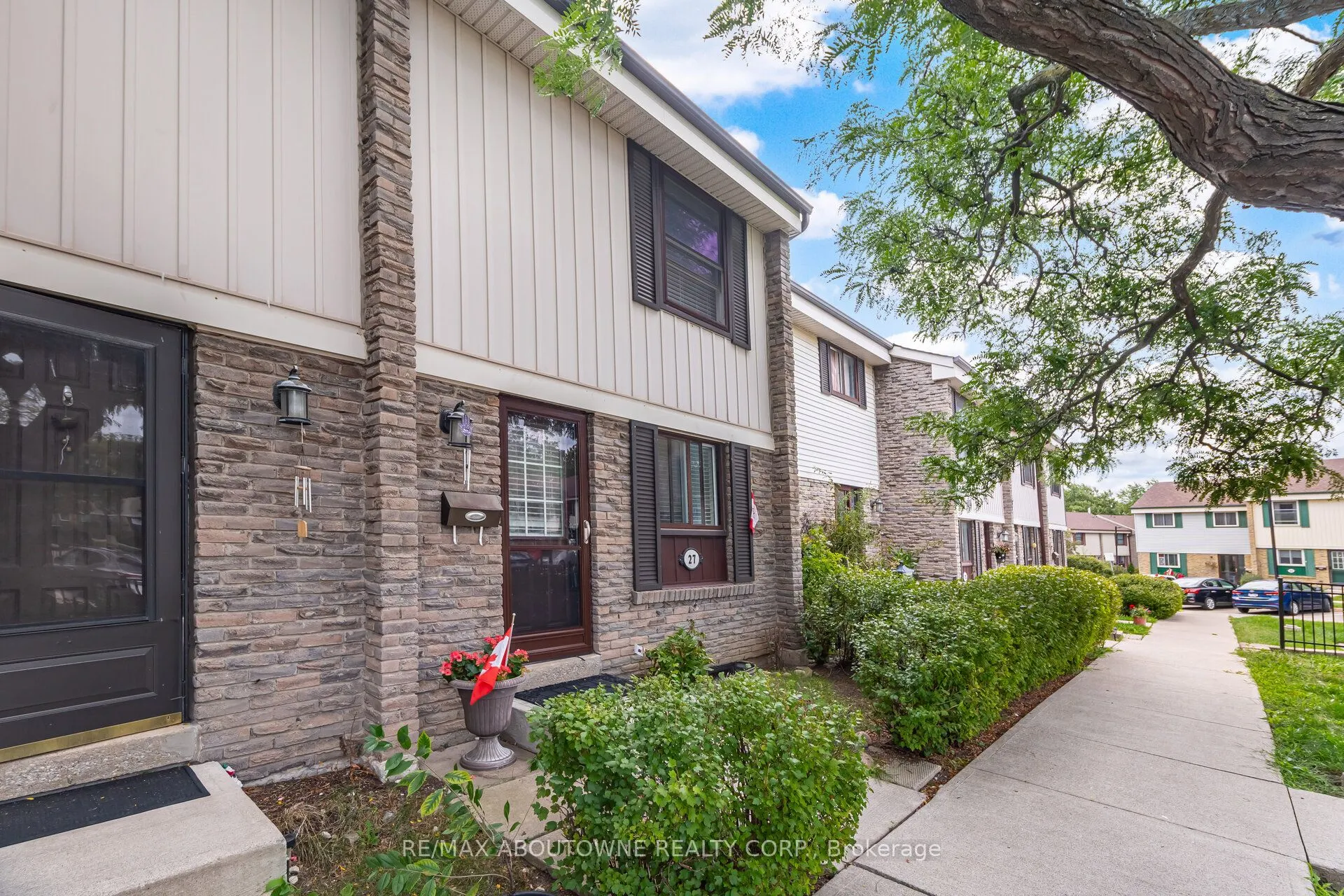 2779 Gananoque Drive, #27
