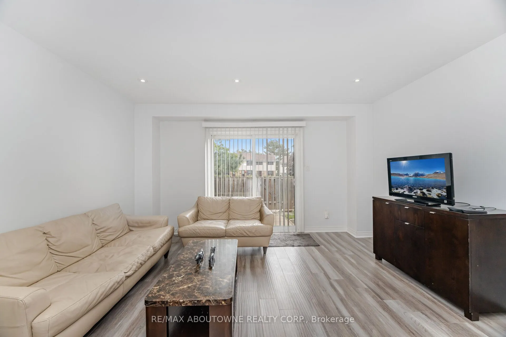 2779 Gananoque Drive, #27