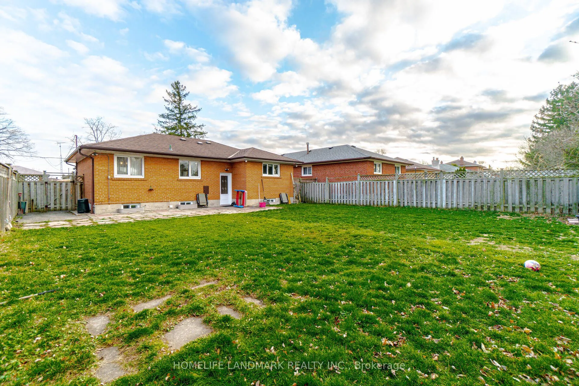 640 Netherton Crescent, #Upper