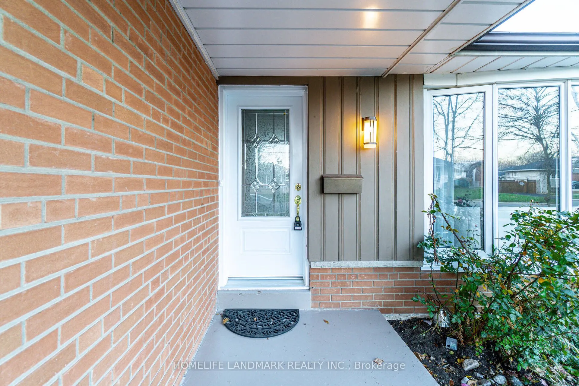 640 Netherton Crescent, #Upper