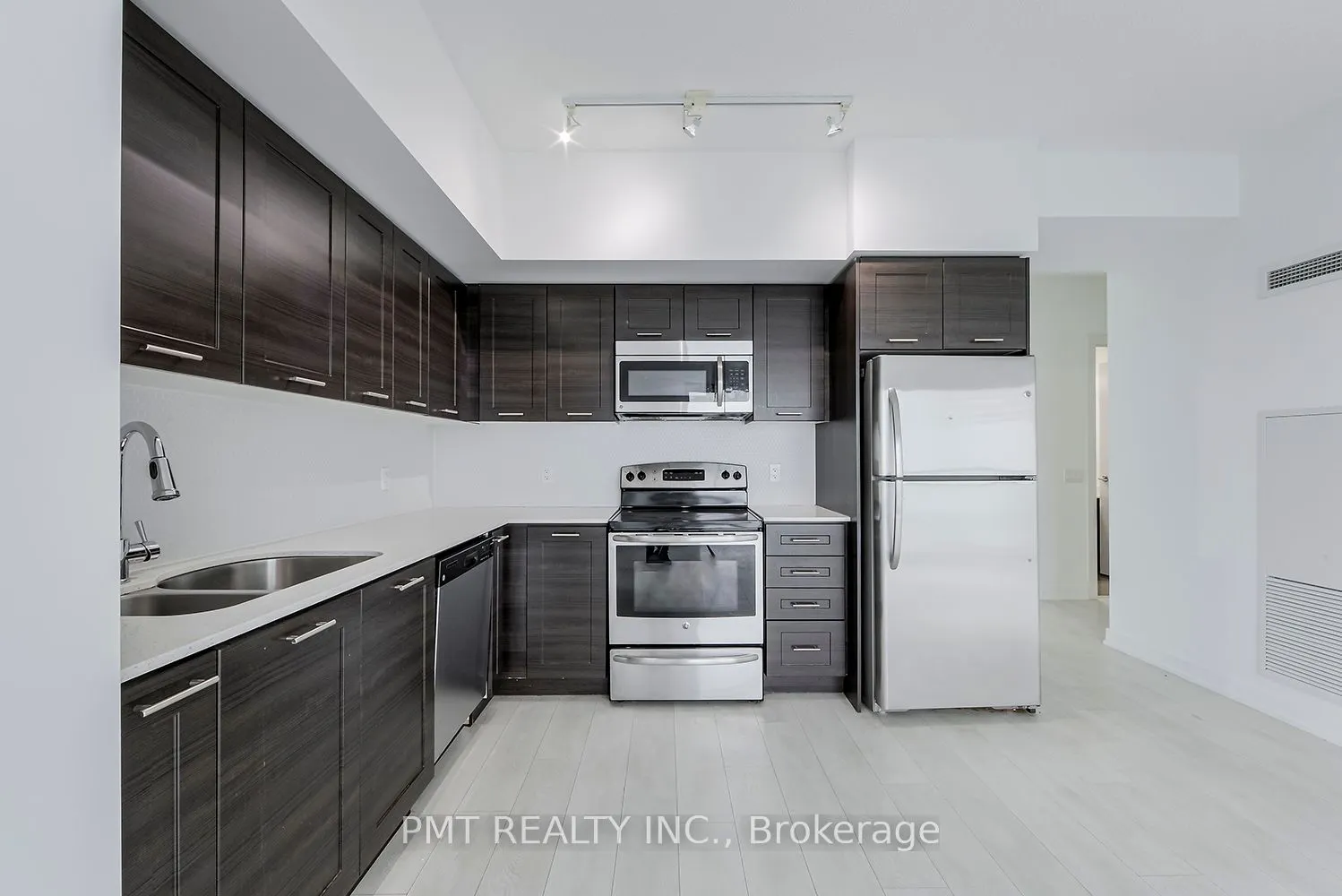 2220 Lake Shore Boulevard W, #3902