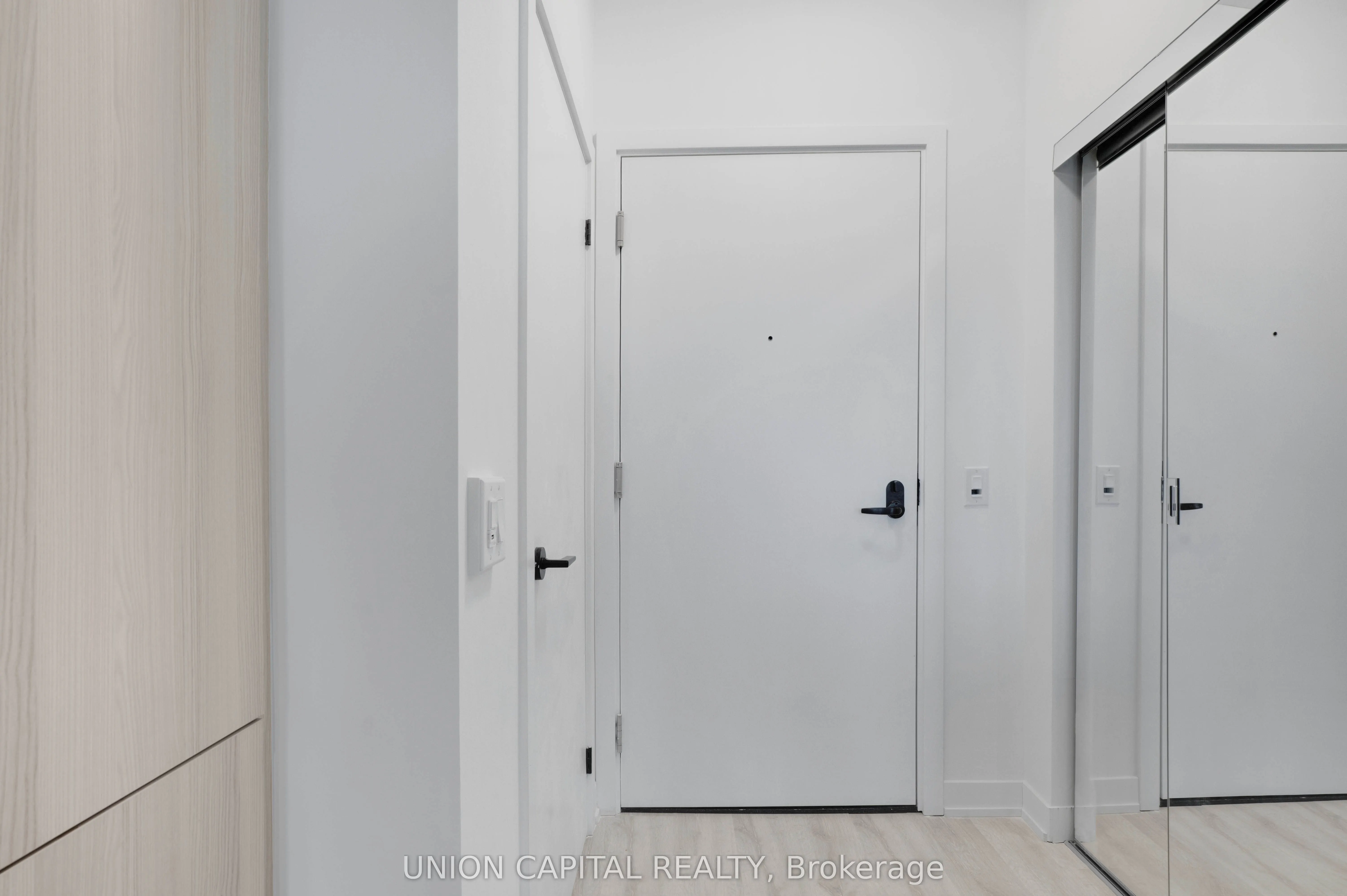 215 Lakeshore Road W, #530