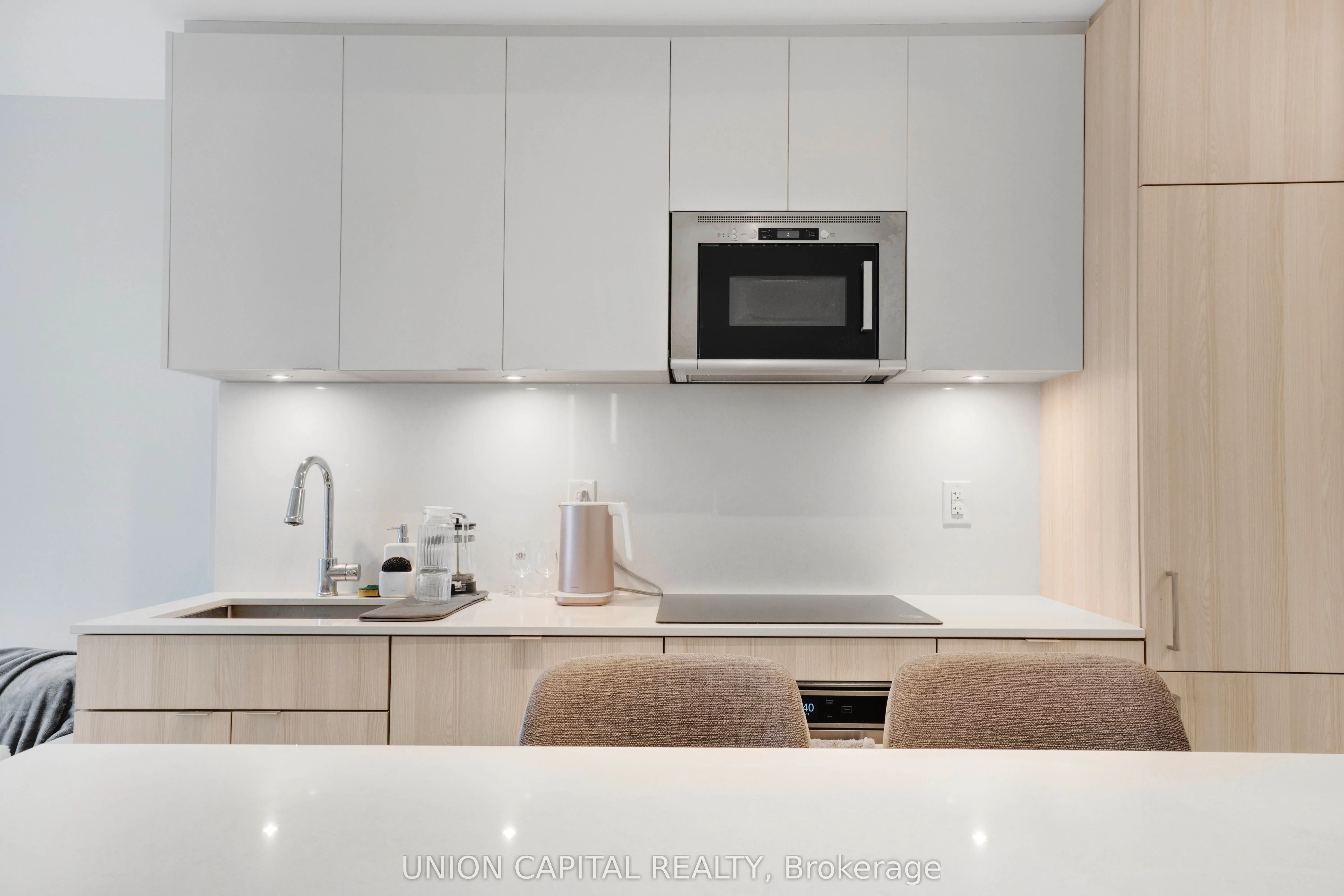 215 Lakeshore Road W, #530