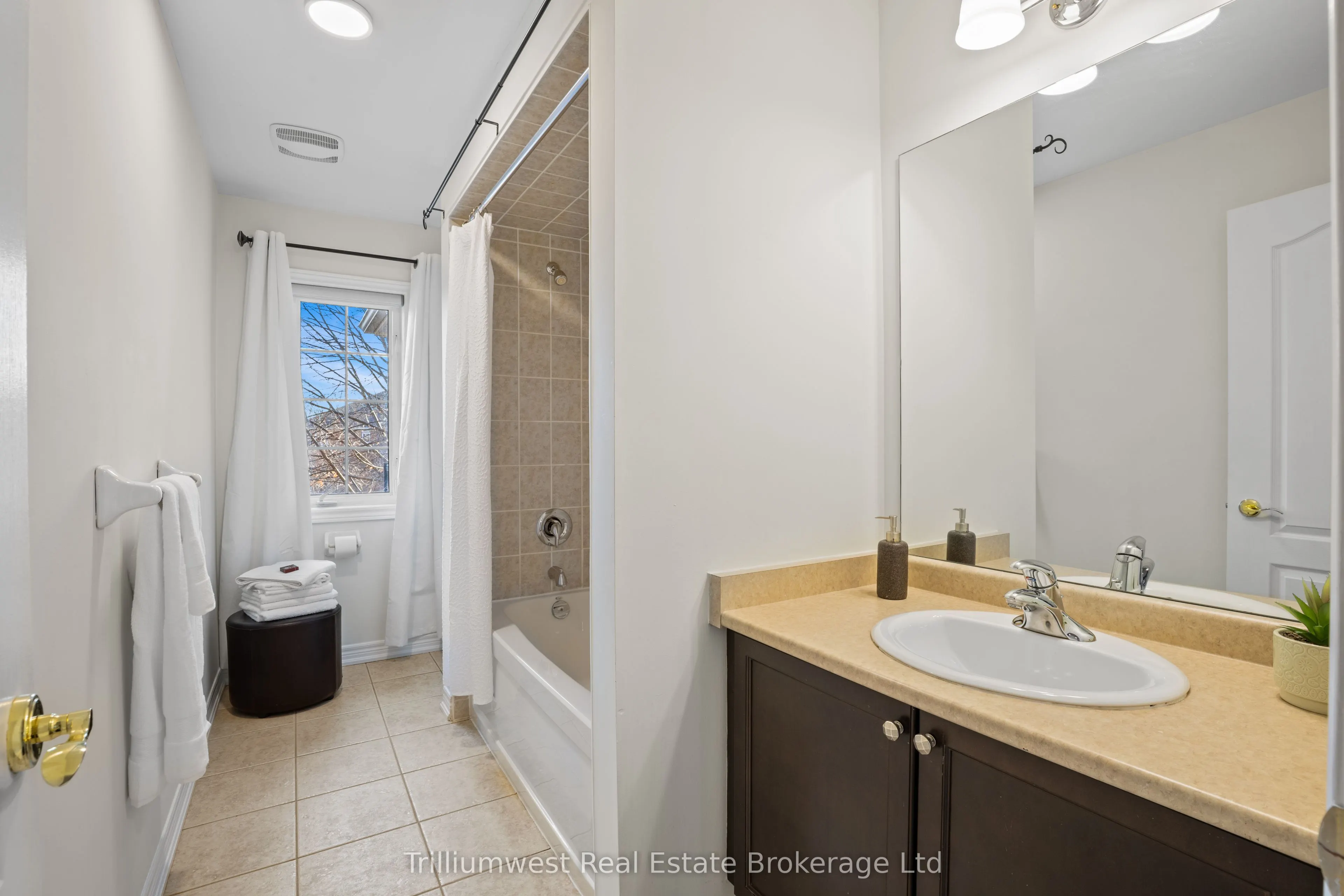 227 Beechtree Crescent