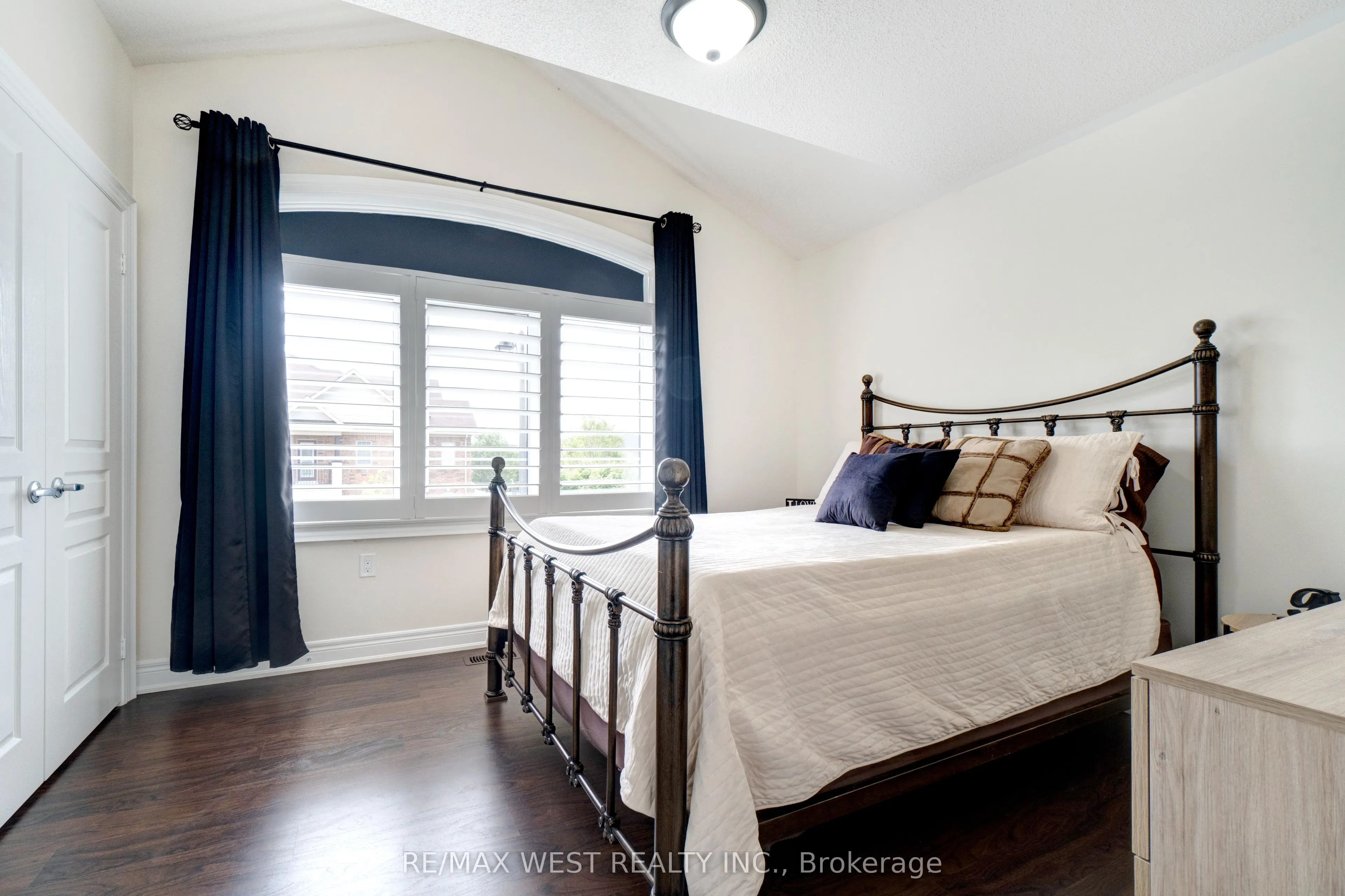32 Brookwater Crescent