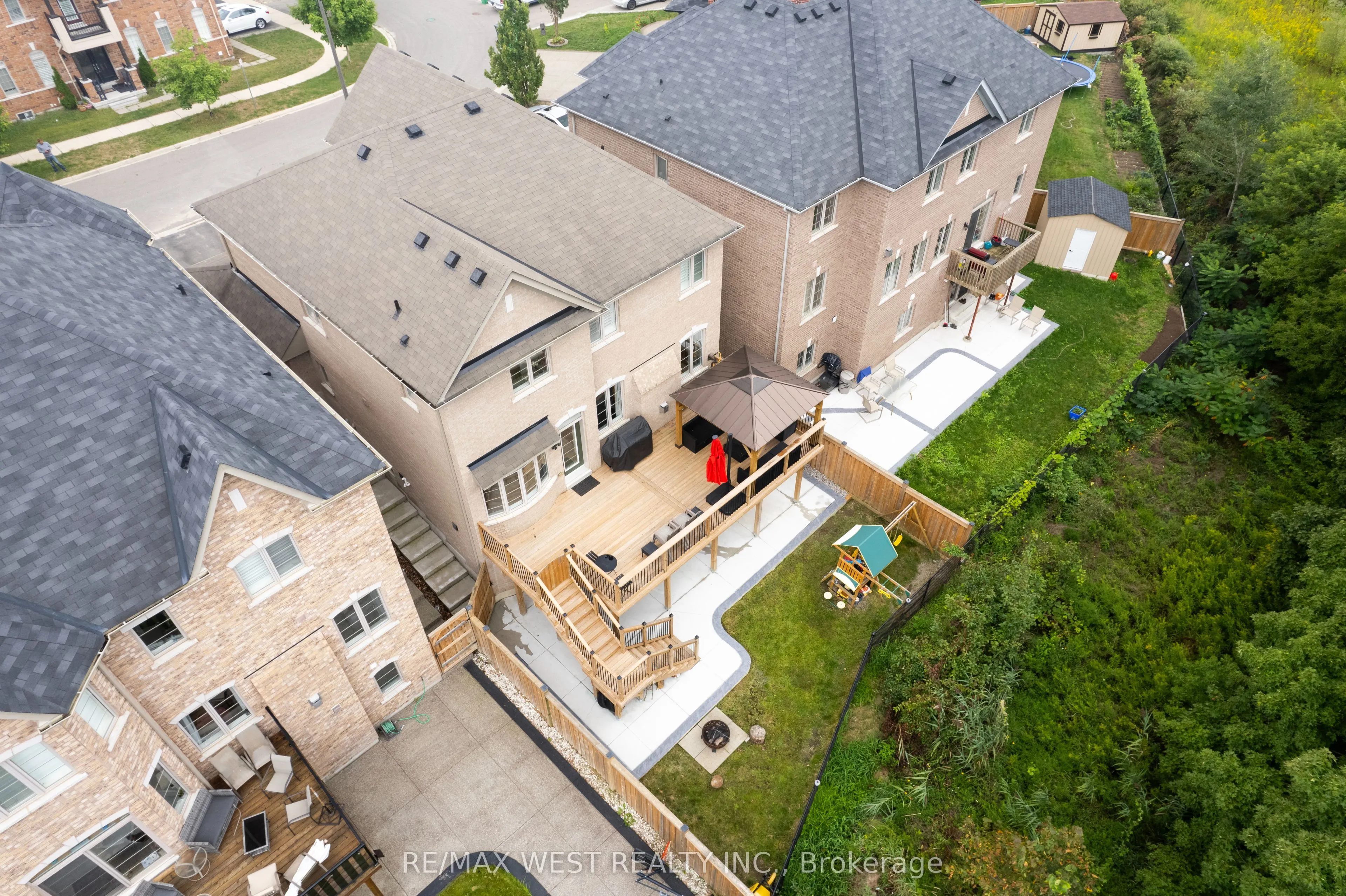32 Brookwater Crescent
