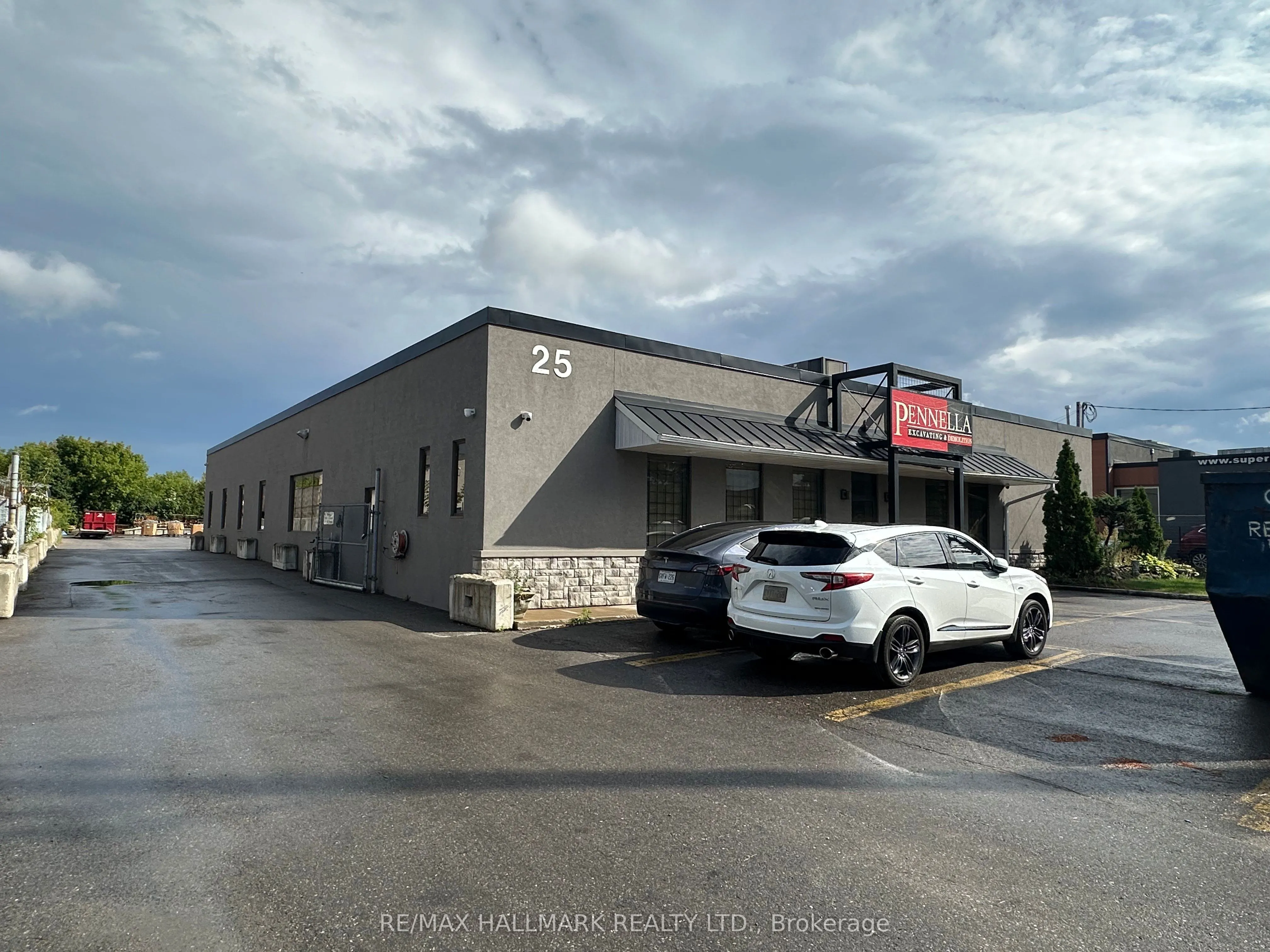 25 Vanley Crescent