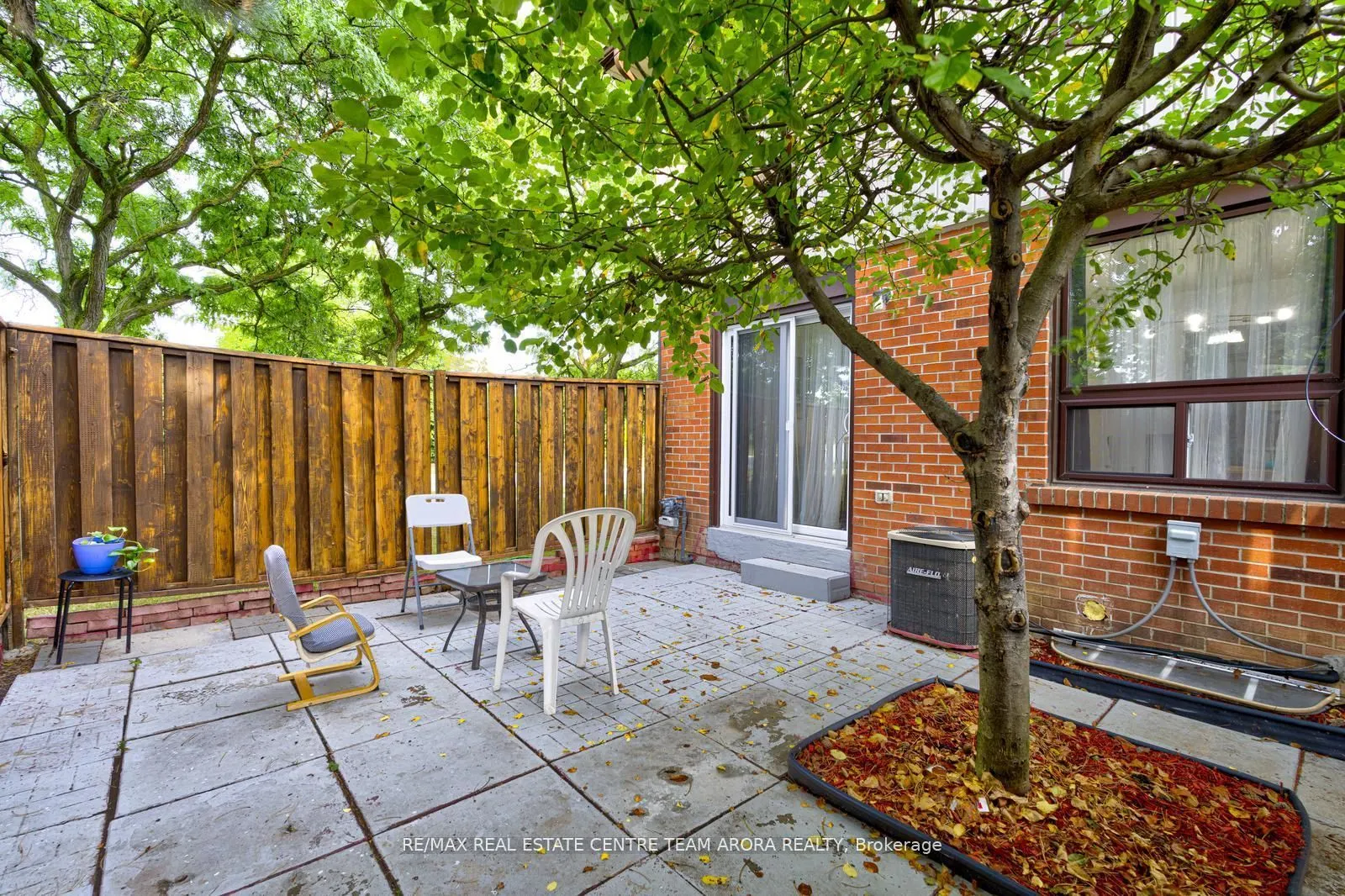 90 Dawson Crescent, #90