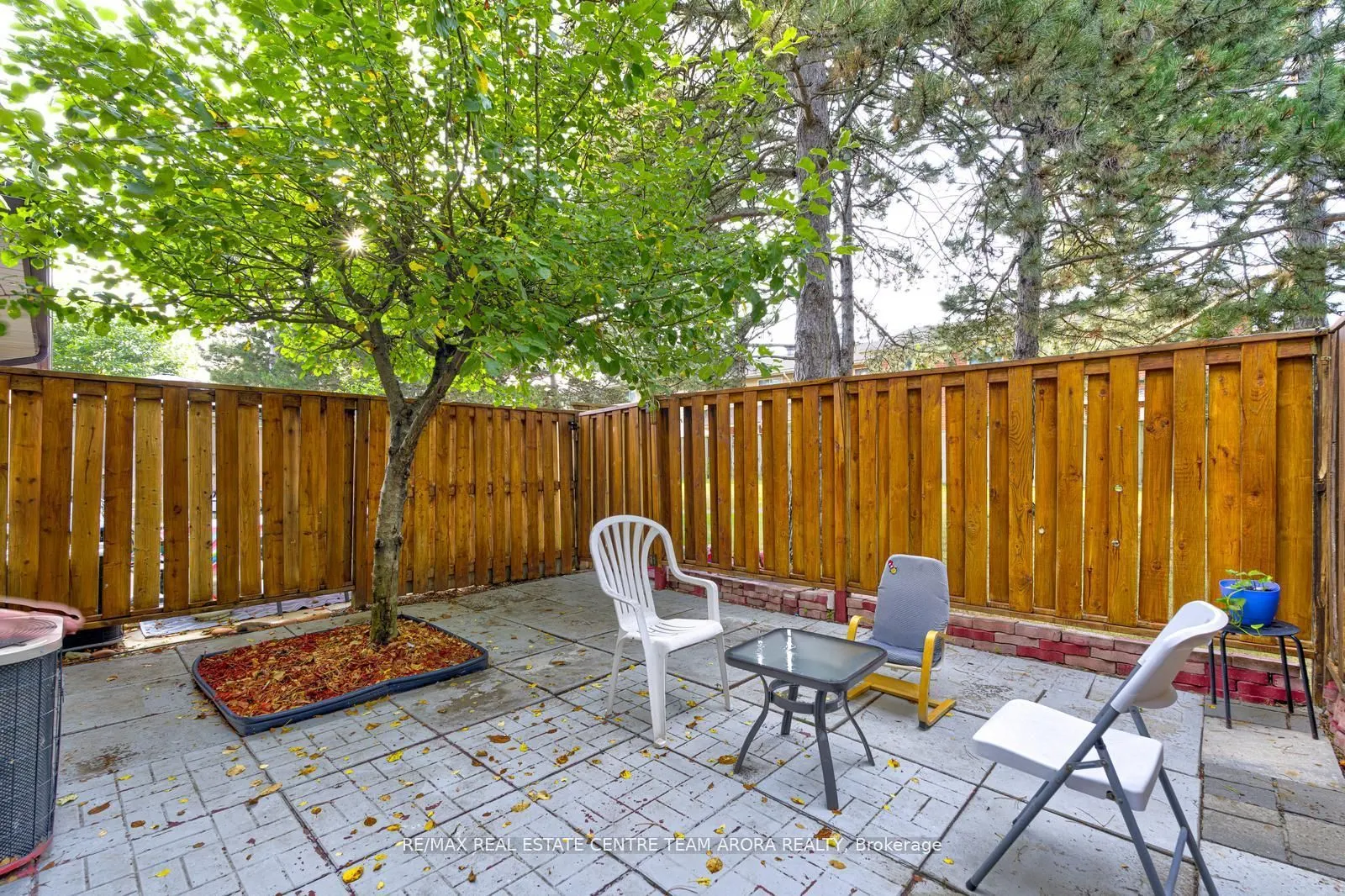 90 Dawson Crescent, #90