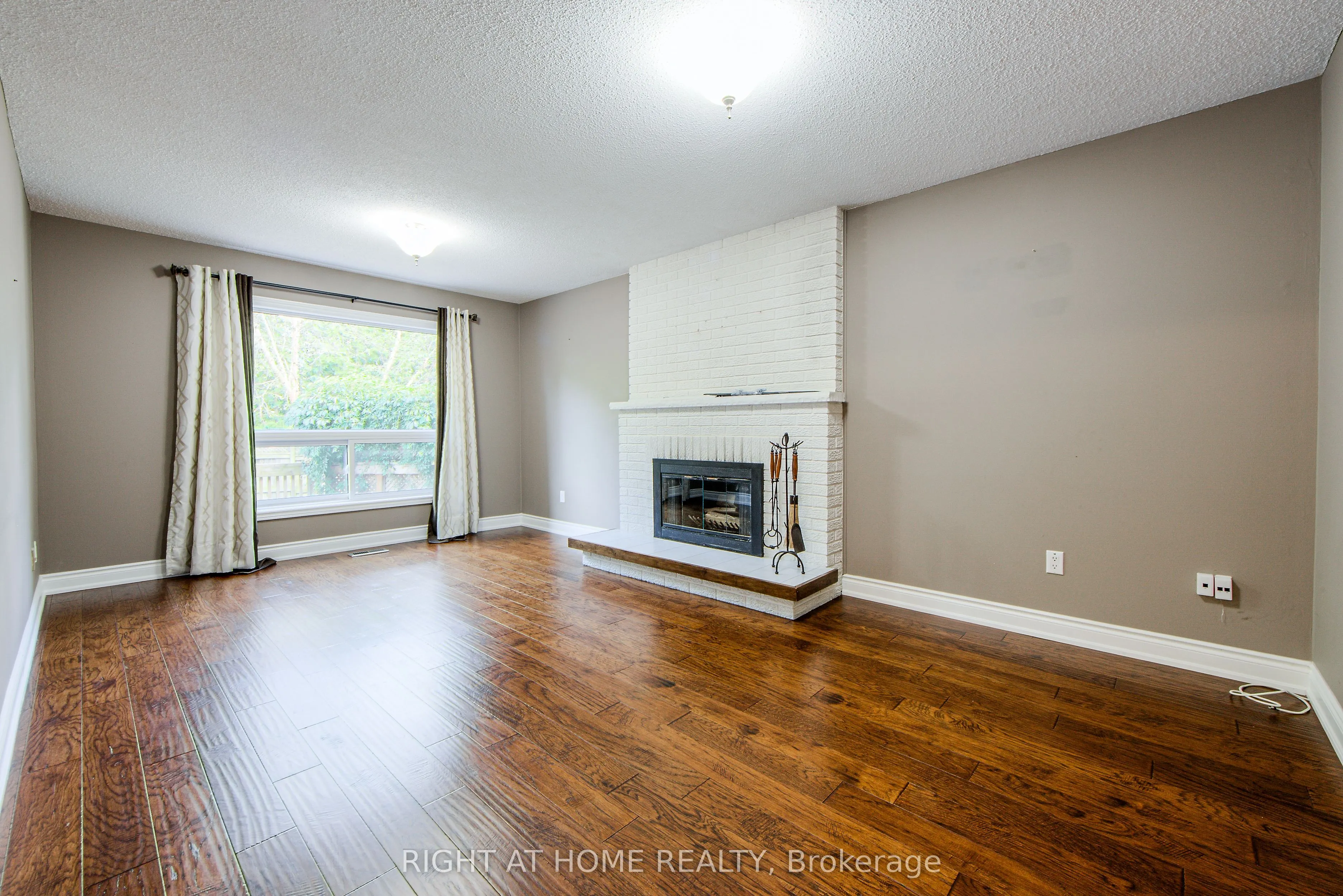 1020 Roxborough Drive