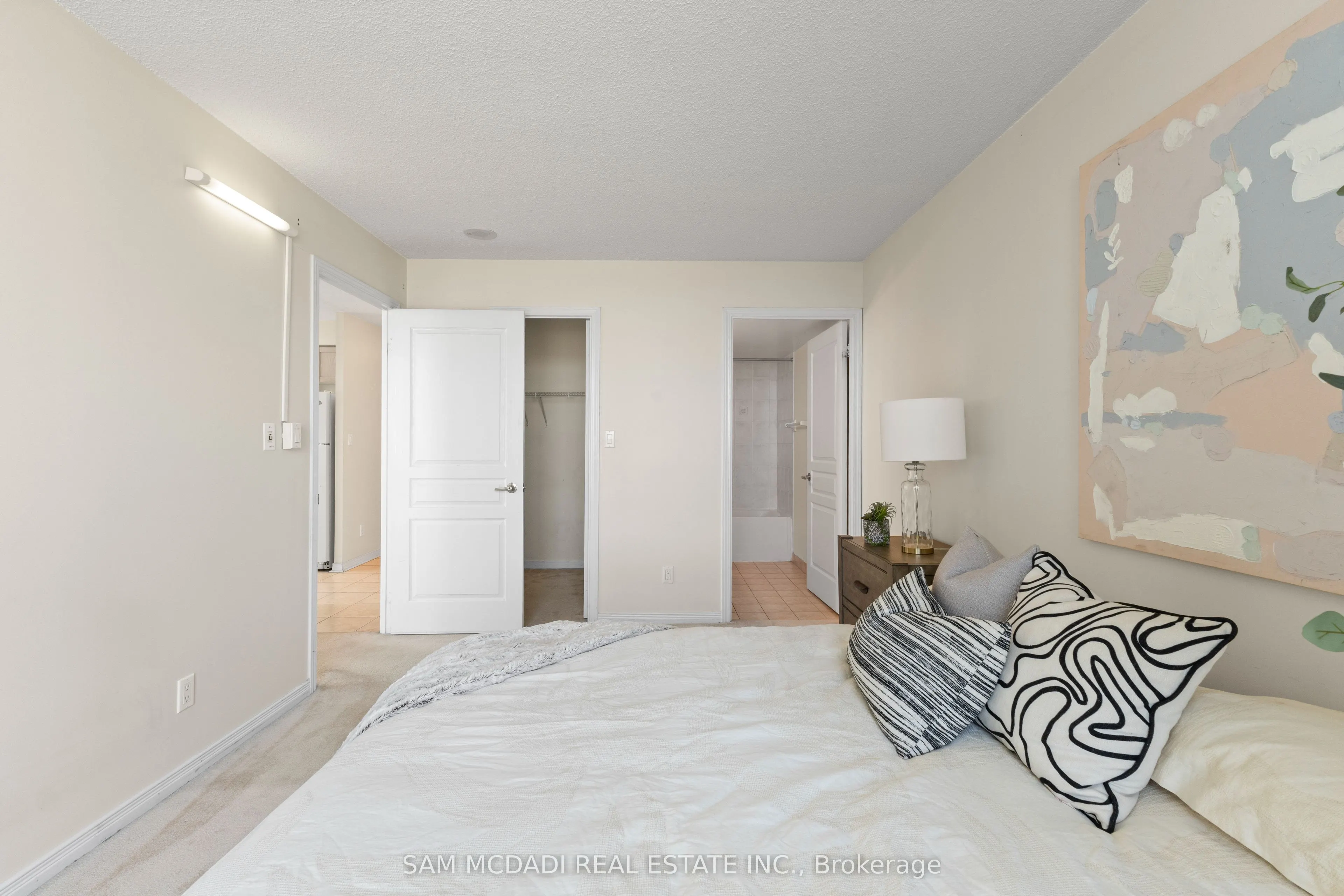 4879 Kimbermount Avenue, #1608