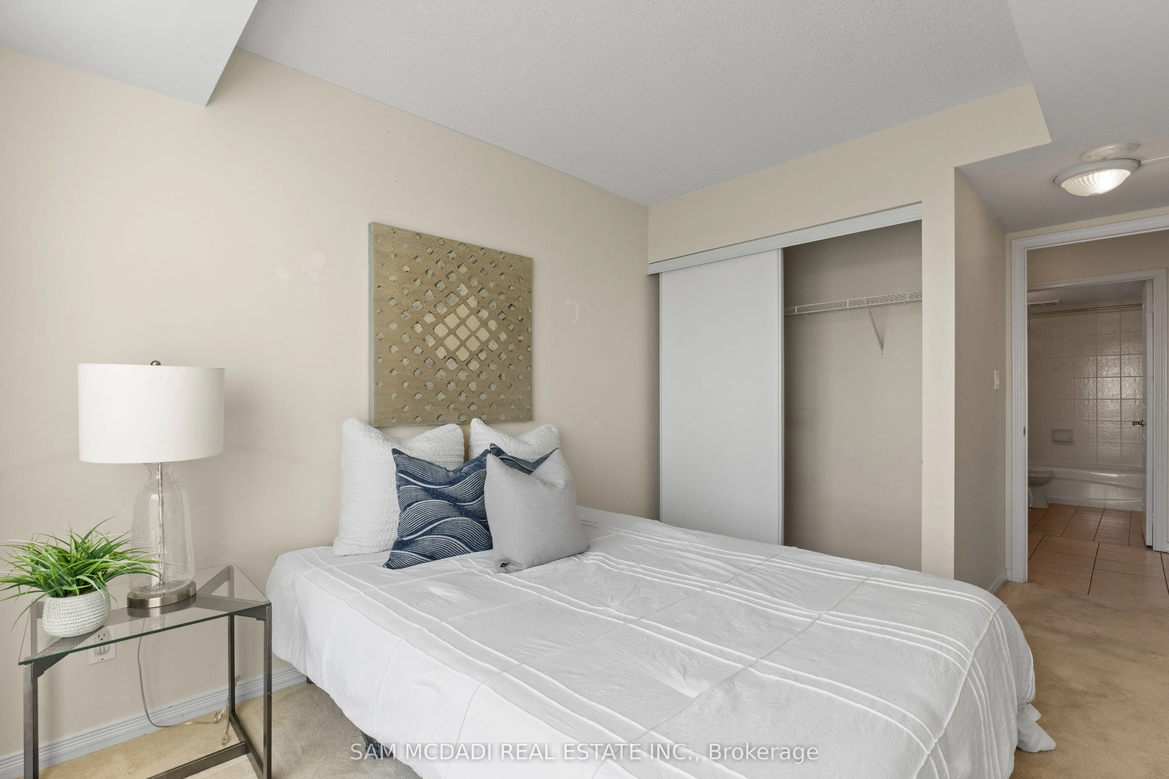 4879 Kimbermount Avenue, #1608