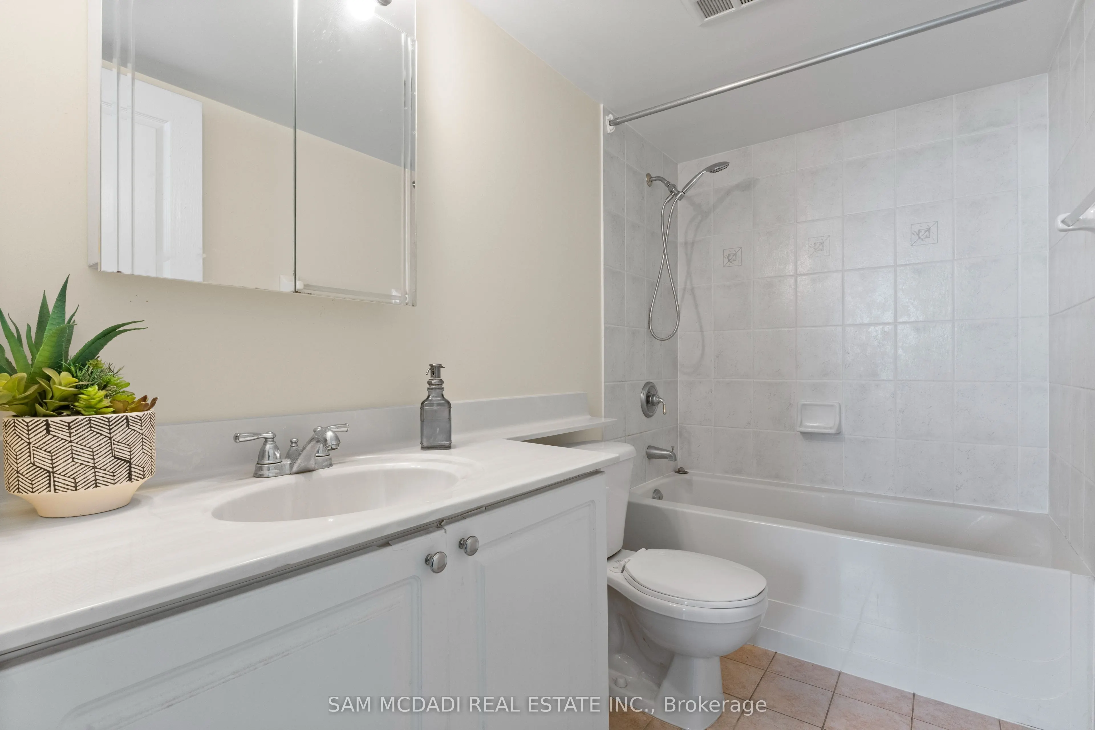 4879 Kimbermount Avenue, #1608