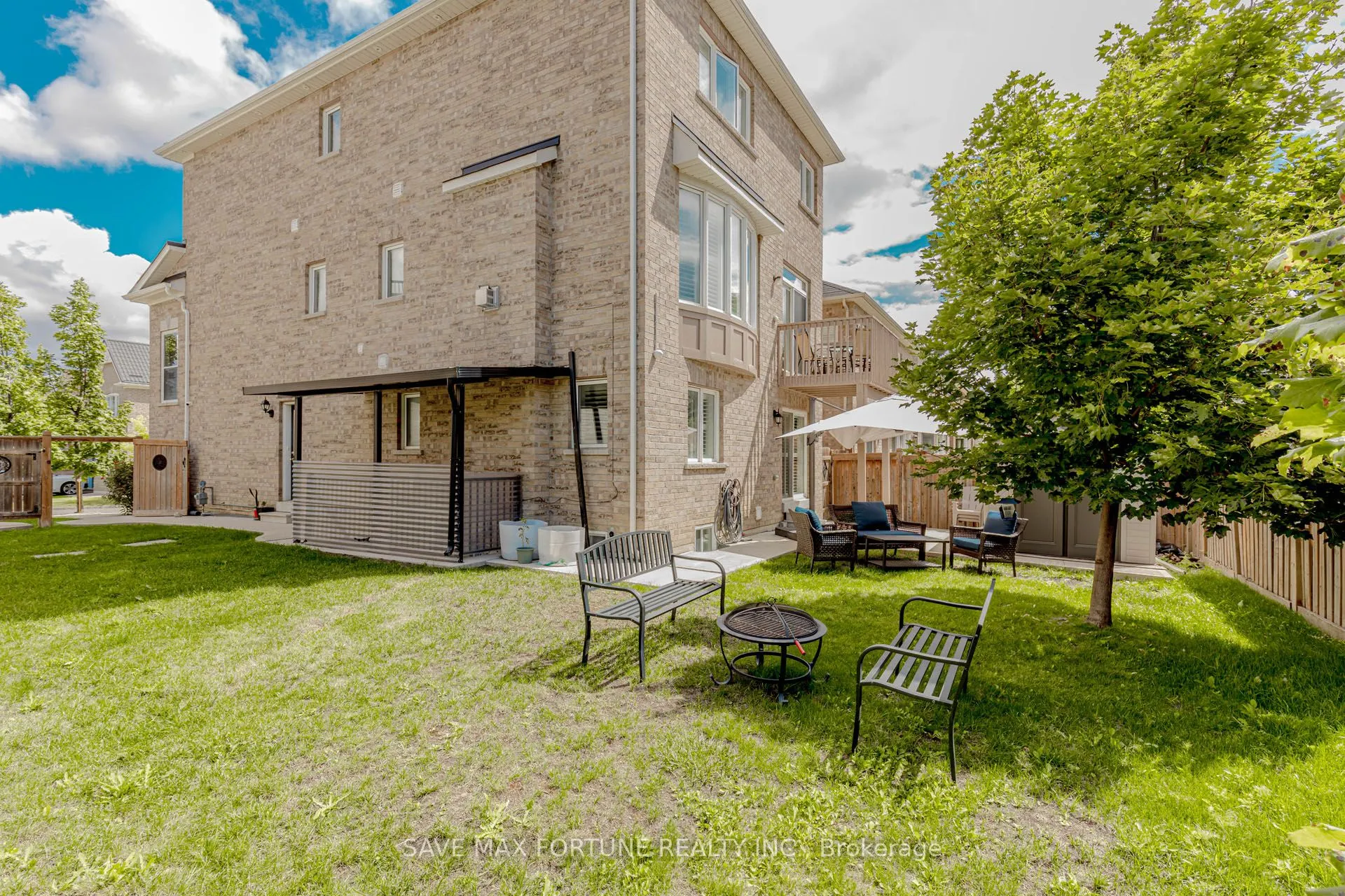 16 Berryfield Way NE