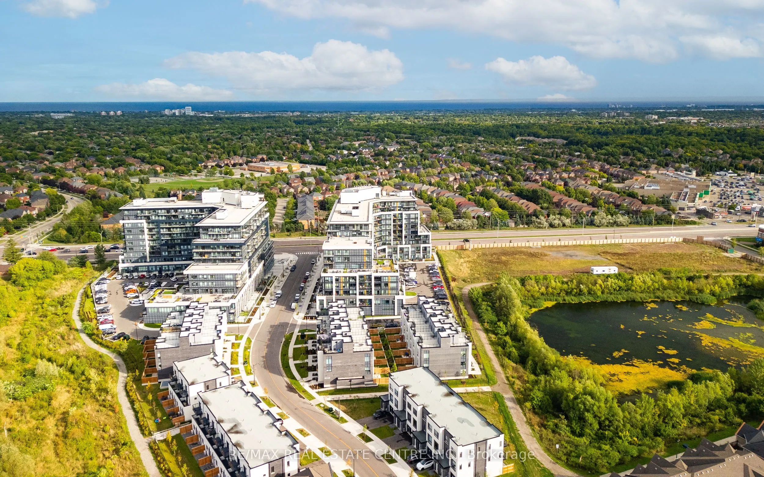 405 Dundas Street W, #813