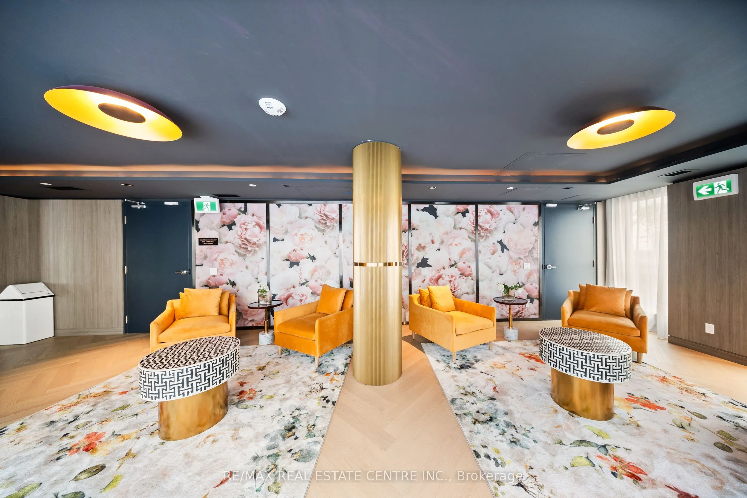 405 Dundas Street W, #813