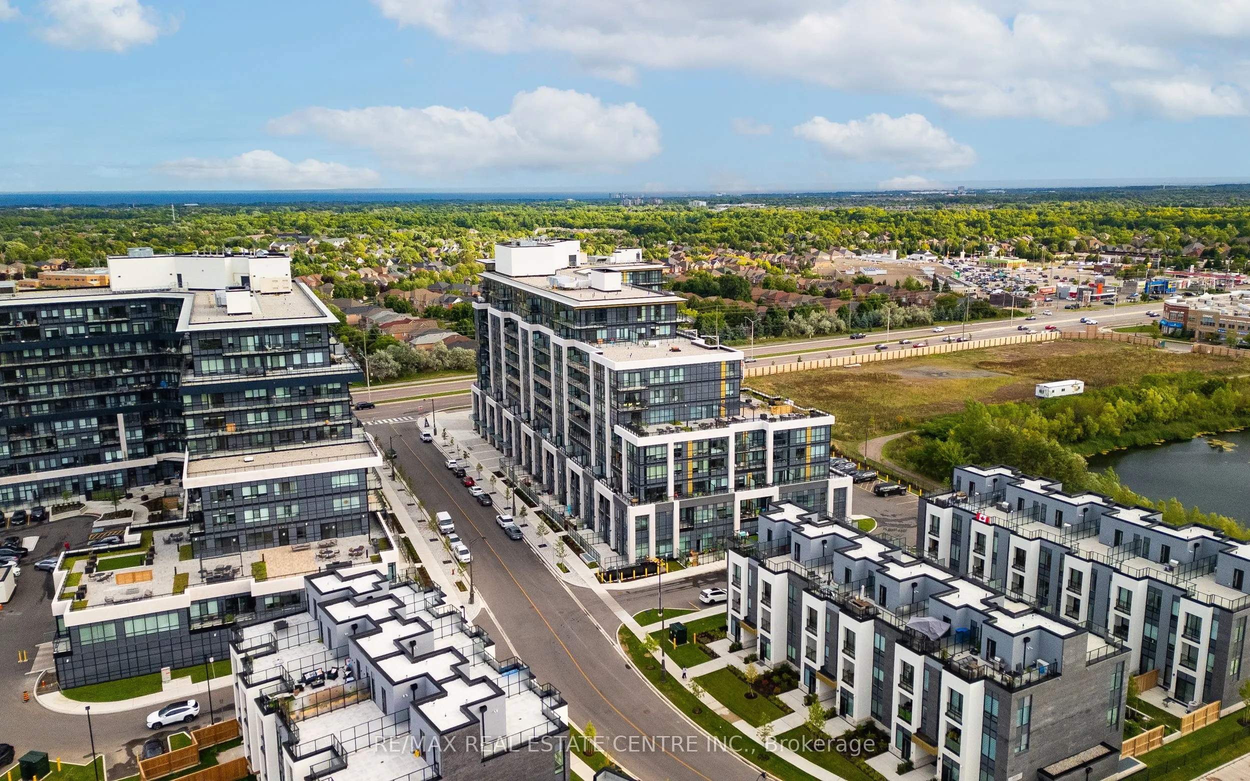 405 Dundas Street W, #813