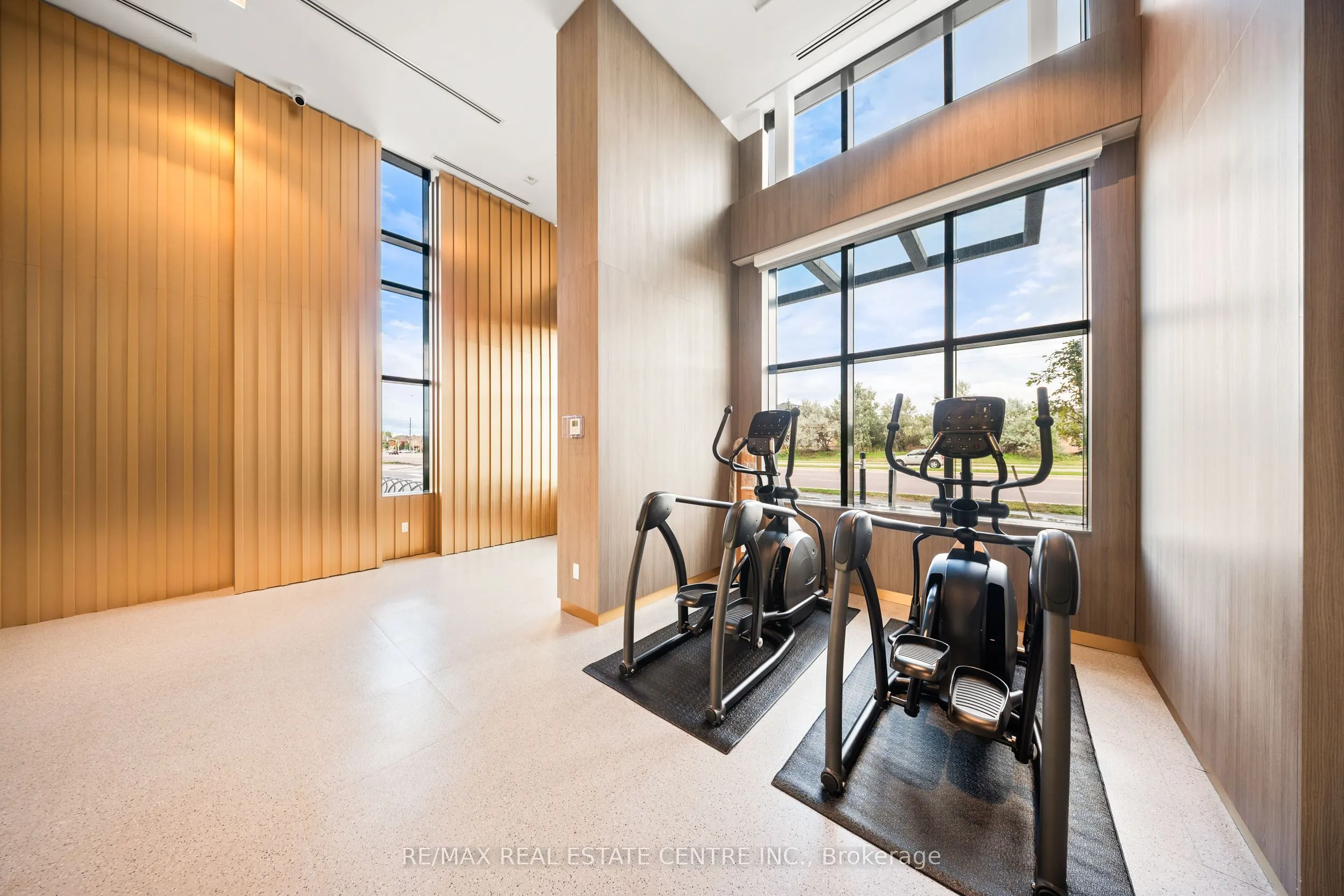 405 Dundas Street W, #813